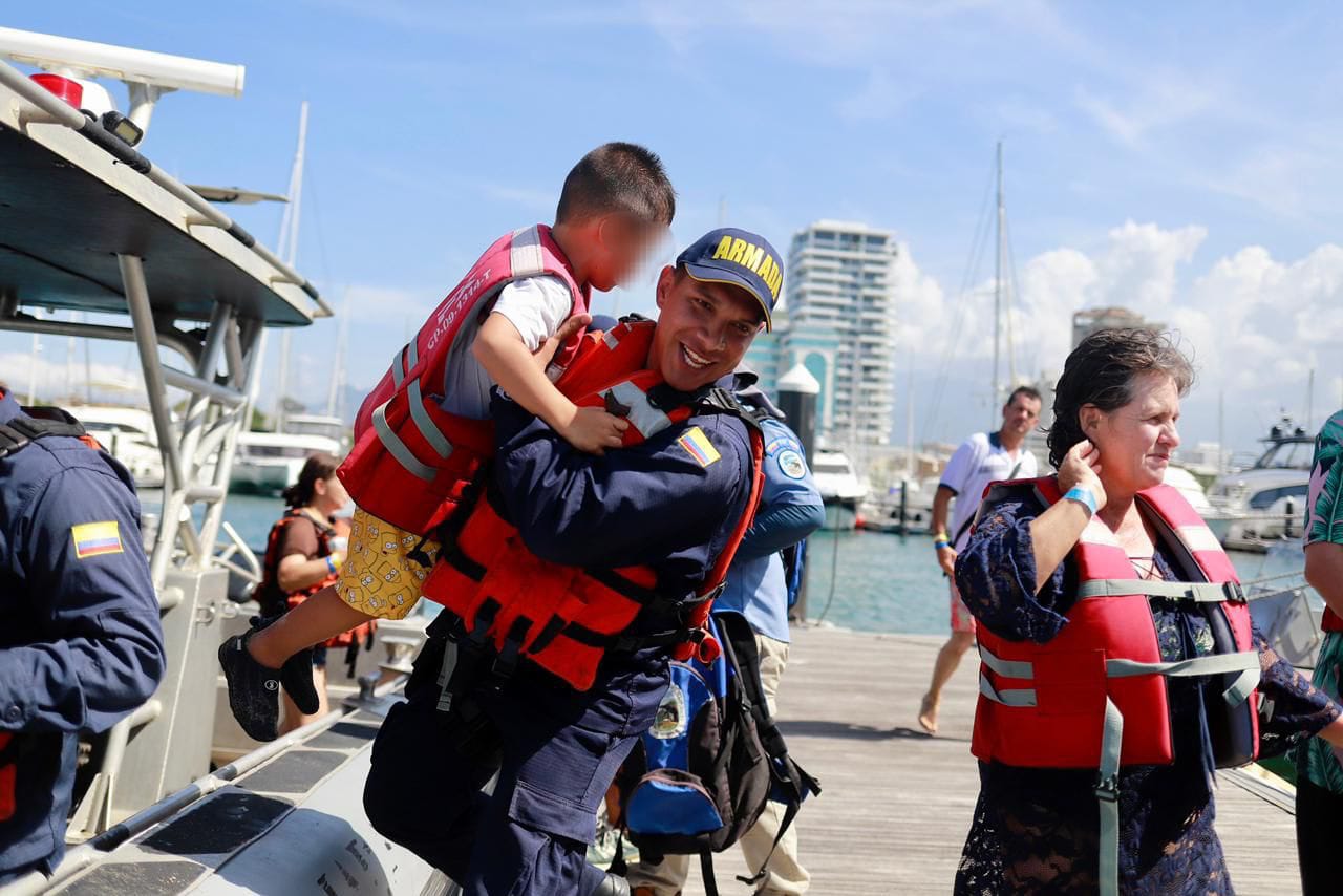 Rescatan a 22 turistas en el parque Tayrona tras volcamiento de su embarcación