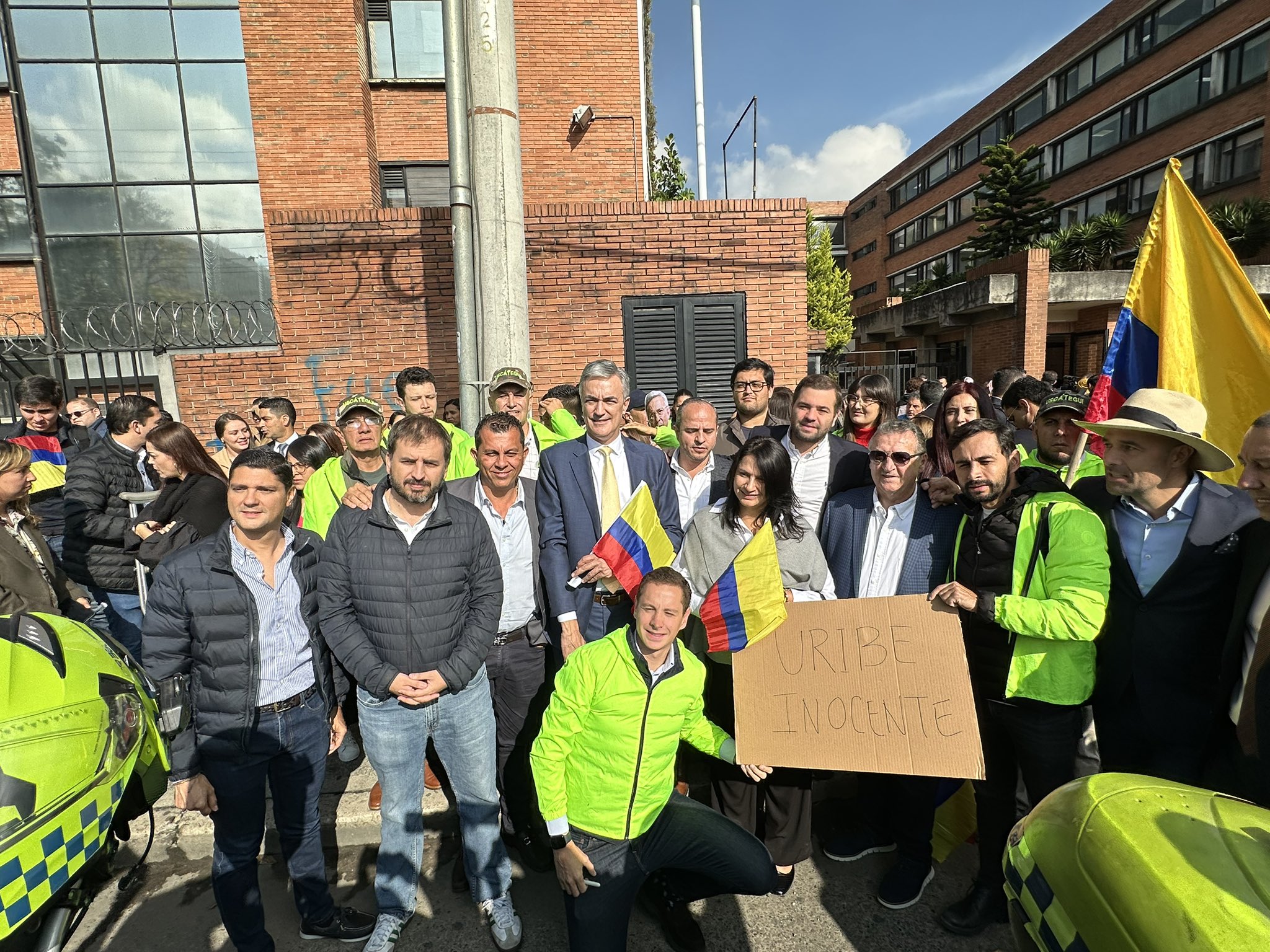 “Pedimos justicia”: Centro Democrático insiste en que Uribe sería inocente