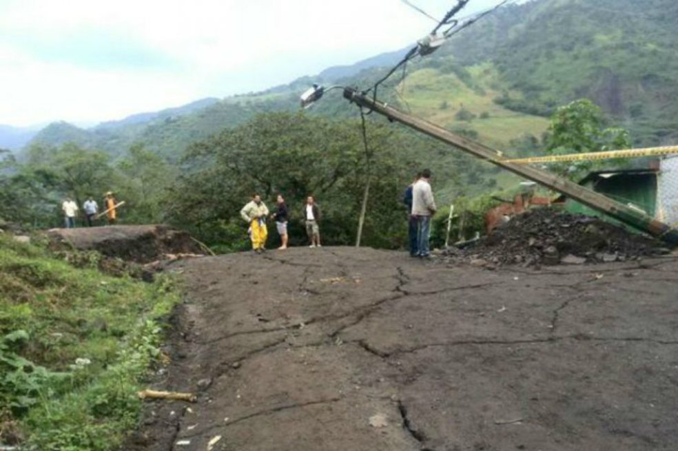 Lluvias causan deslizamientos en Tolima