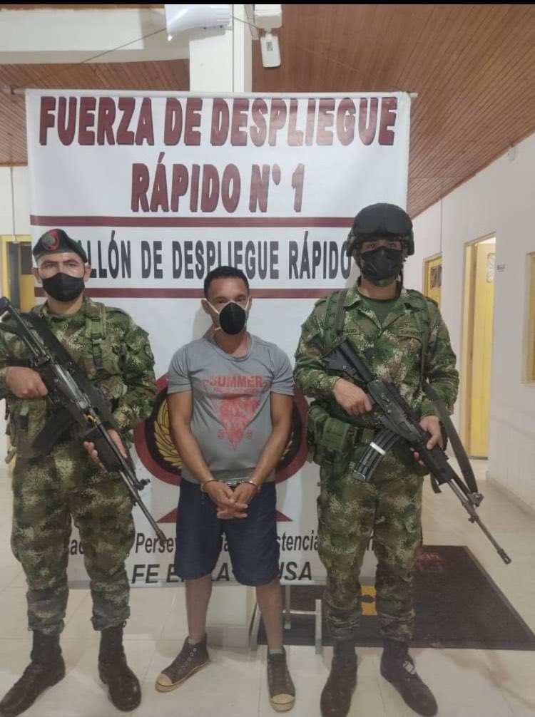Captura de Leonardo Montes por miembros del Batallón de Despliegue Rápido N° 2 del Ejército.