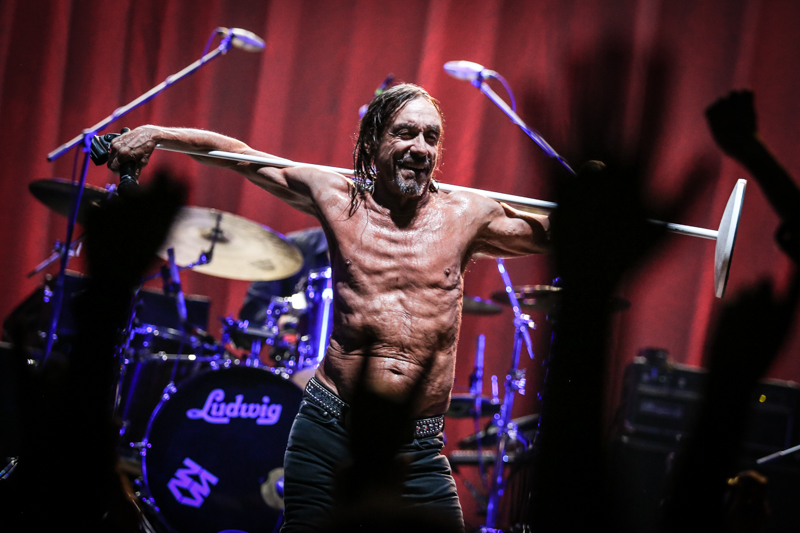 Iggy Pop, el padrino del punk, la ‘rompió’ en Bogotá