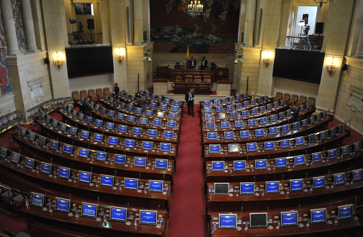 Reducir salario de congresistas y altos funcionarios, el mandato “equitativo” de la consulta anticorrupción