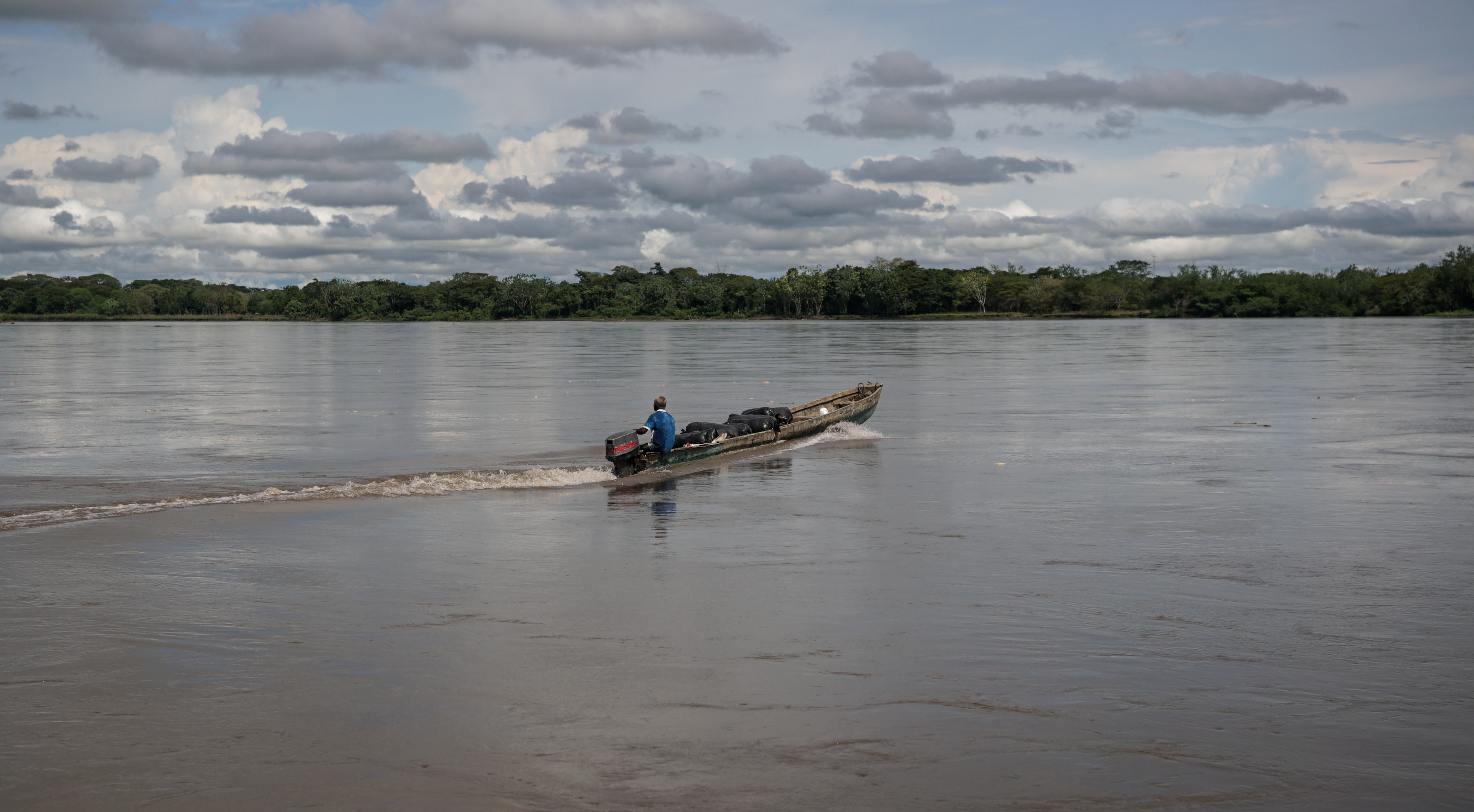 Los grupos armados llegaron a prohibir recuperar los cuerpos de las víctimas que tiraban al río Magdalena, y que eran hallados por pescadores y navegantes.