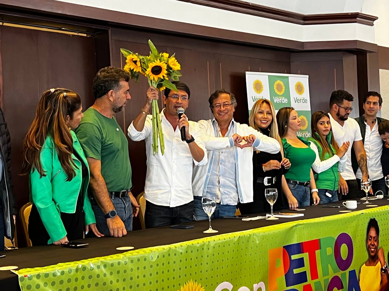 Nuevos congresistas verdes se adhieren a la campaña de Gustavo Petro