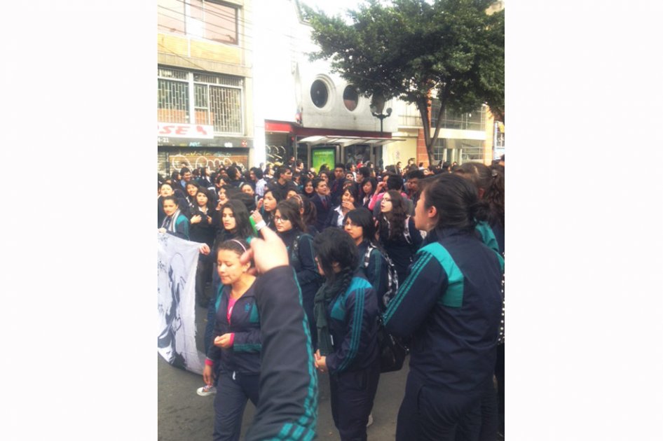 Más de 1.000 estudiantes del Sena bloquean varias vías de Bogotá
