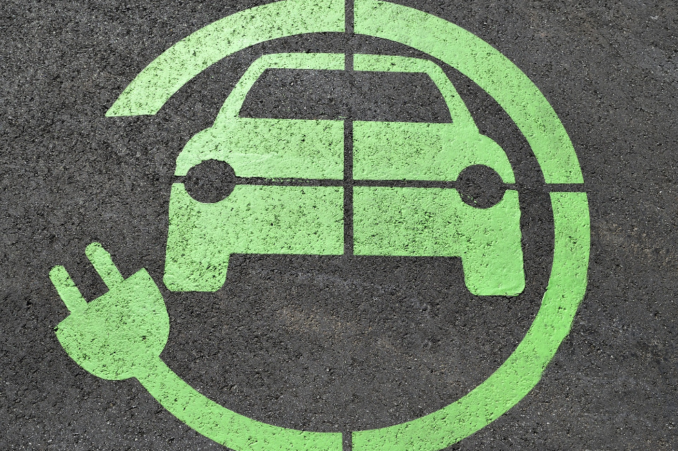 Veeduría pide regular vehículos híbridos y eléctricos ante aumento de usuarios en Bogotá