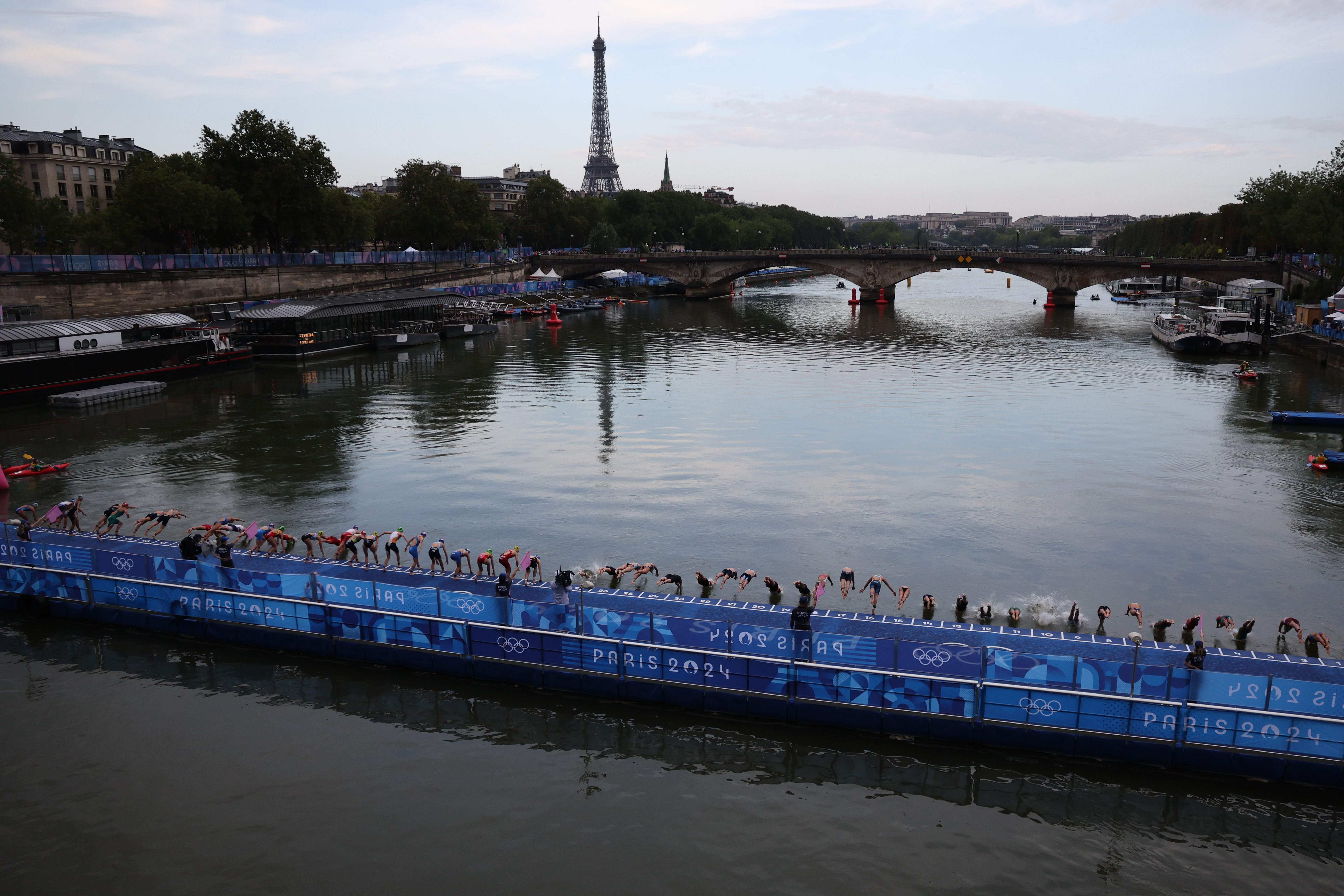 El río Sena no estaba listo: los deportistas vieron cosas que no podrán olvidar