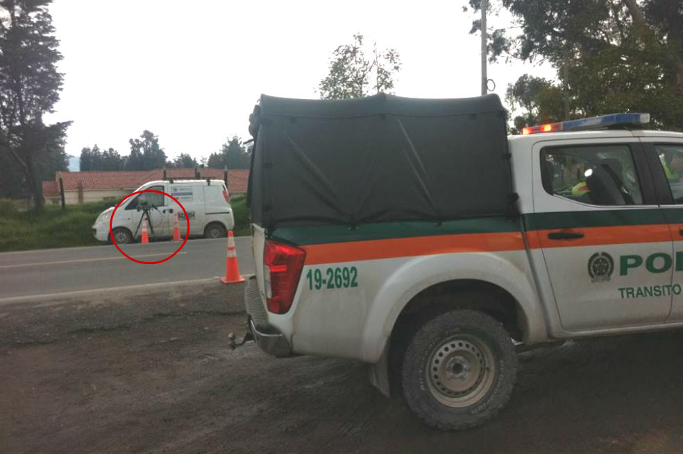 Carro de fotocomparendos en Cundinamarca terminó multado gracias a ciudadano