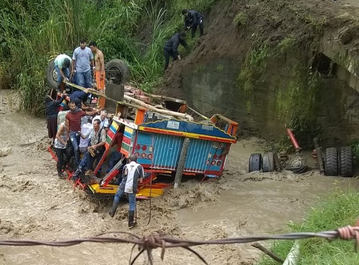 Ascienden a tres los muertos del accidente de chiva en Salgar, Antioquia