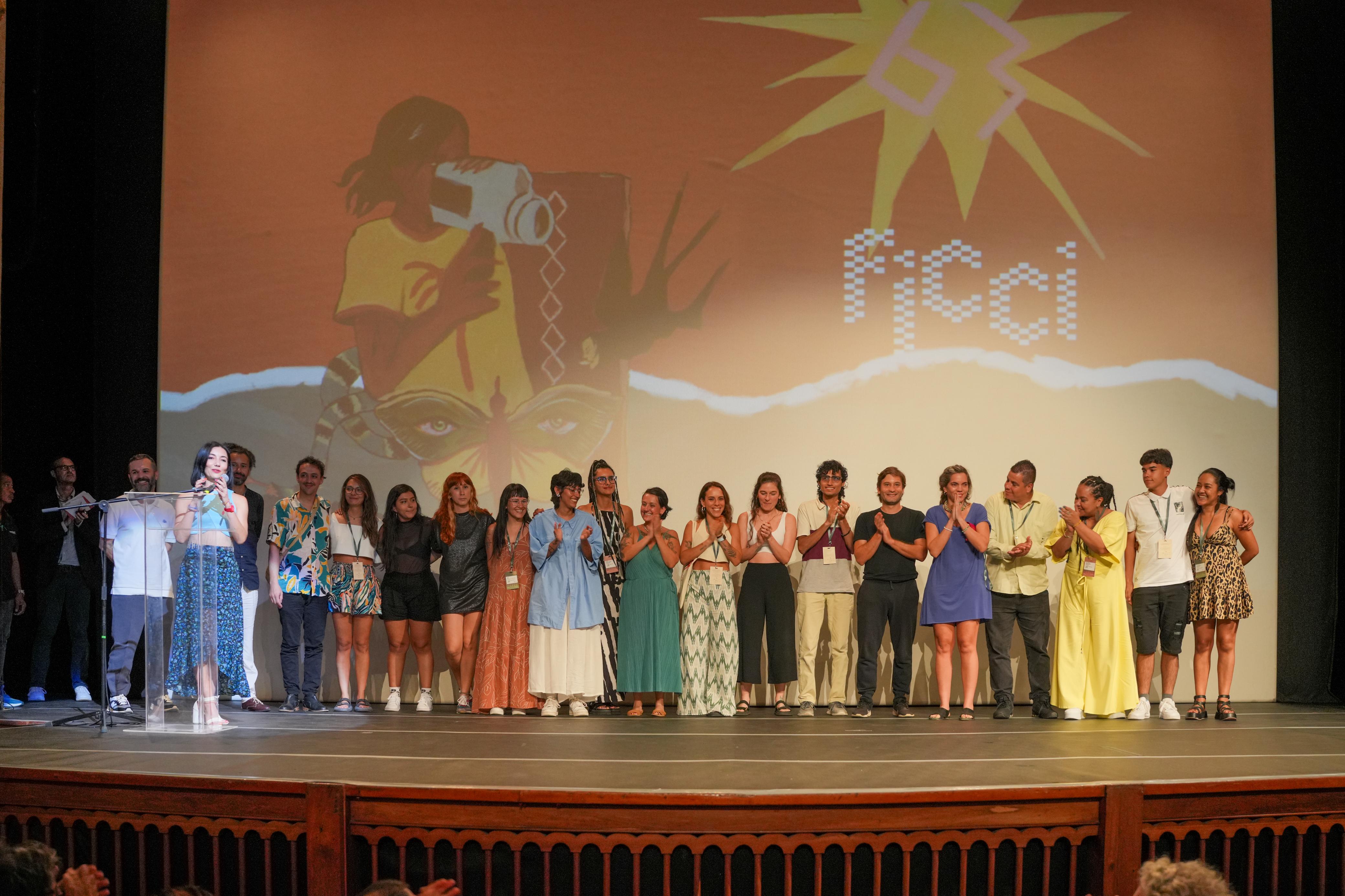Elenco de 'La piel en primavera', película que dio apertura a la edición 63 del FICCI.
