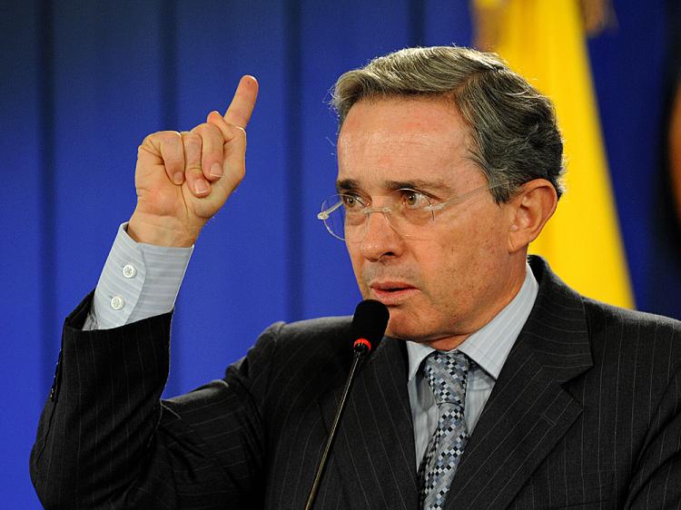 Caso Uribe: Corte Suprema ordena enviar a prisión domiciliaria al expresidente mientras lo investiga
