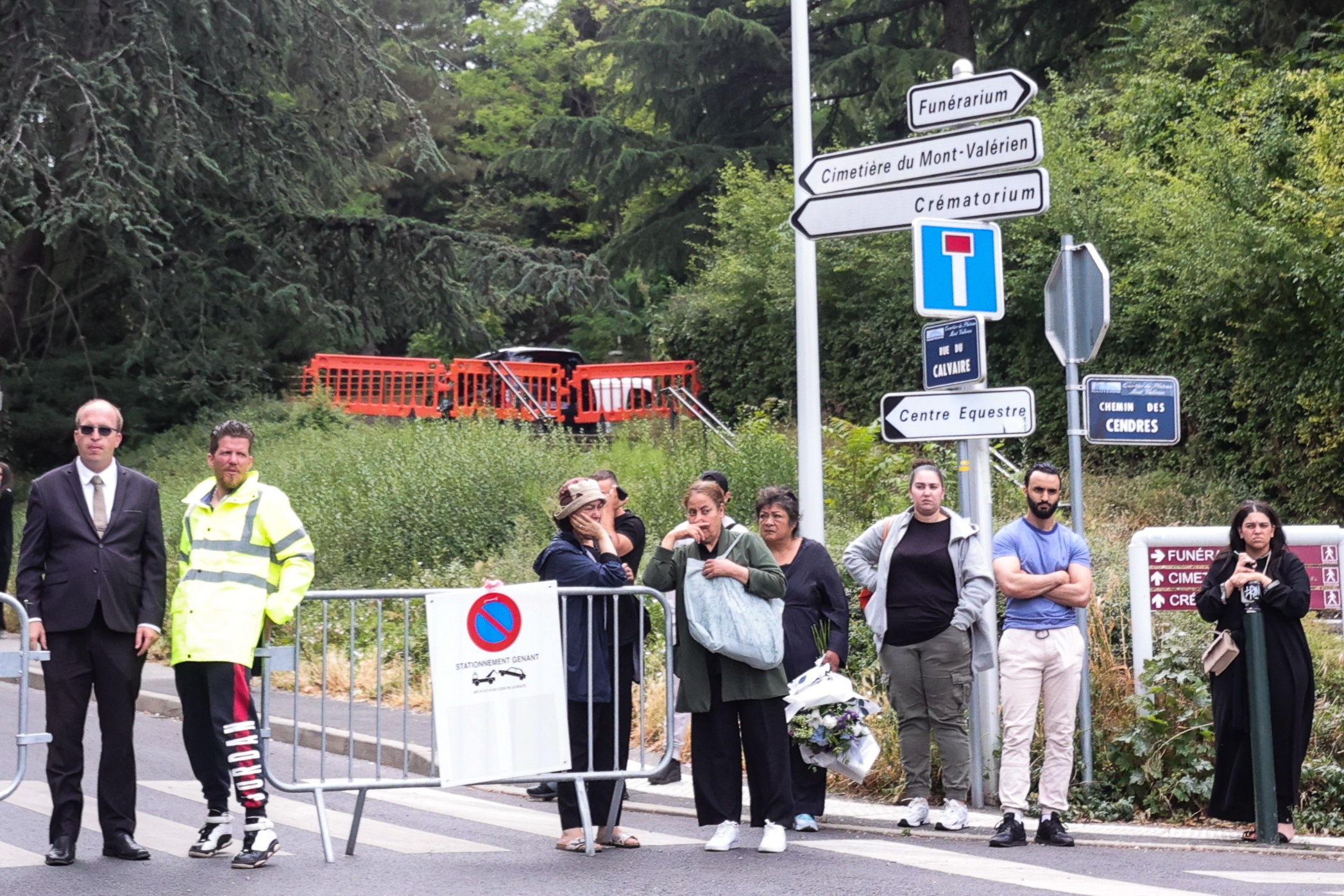 Francia: Macron cancela viaje a Alemania; despiden a joven Nahel en funeral