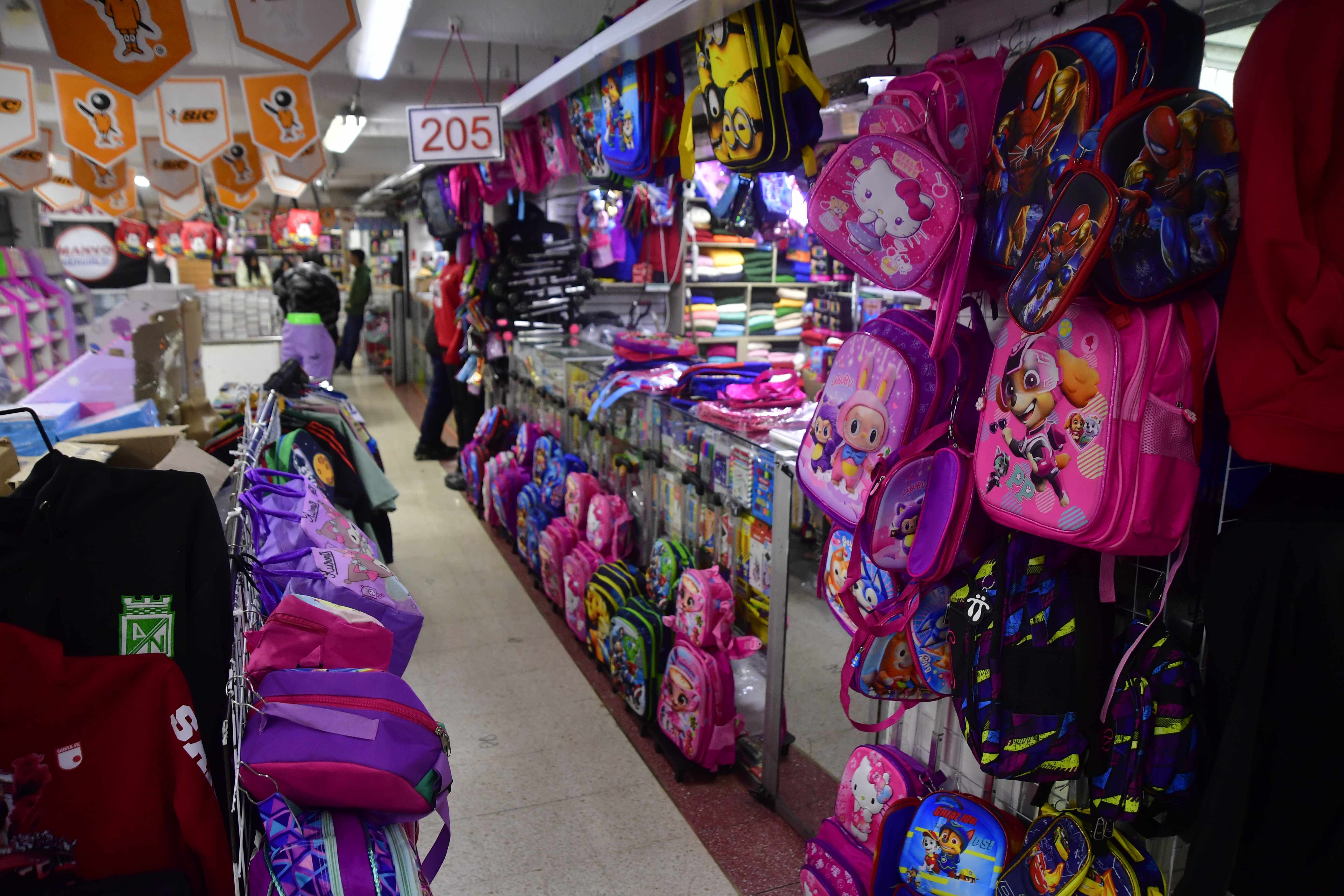 Vehículos y tecnología le dieron dulce Navidad al comercio en Colombia