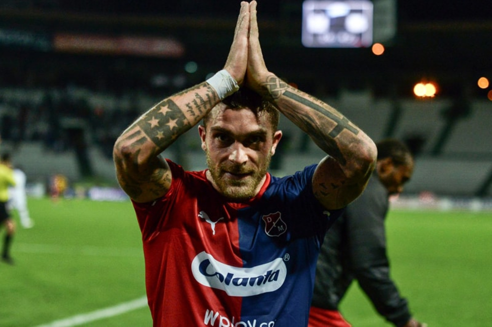 Conmovedora renuncia del argentino Adrián Arregui al Medellín