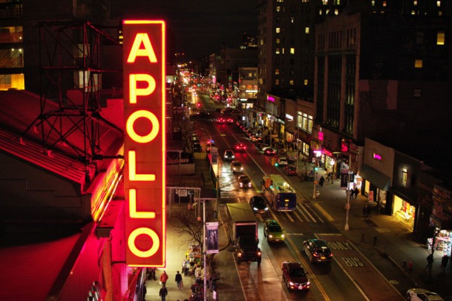 “The Apollo”: El documental narra la historia única del hito de la ciudad de Nueva York que se ha convertido en un salón sagrado de excelencia y empoderamiento negro. El documental explora el rol que este teatro ha tenido en la cultura en los últimos 85 años. Esta producción fue galardonada con el premio a Mejor Documental.