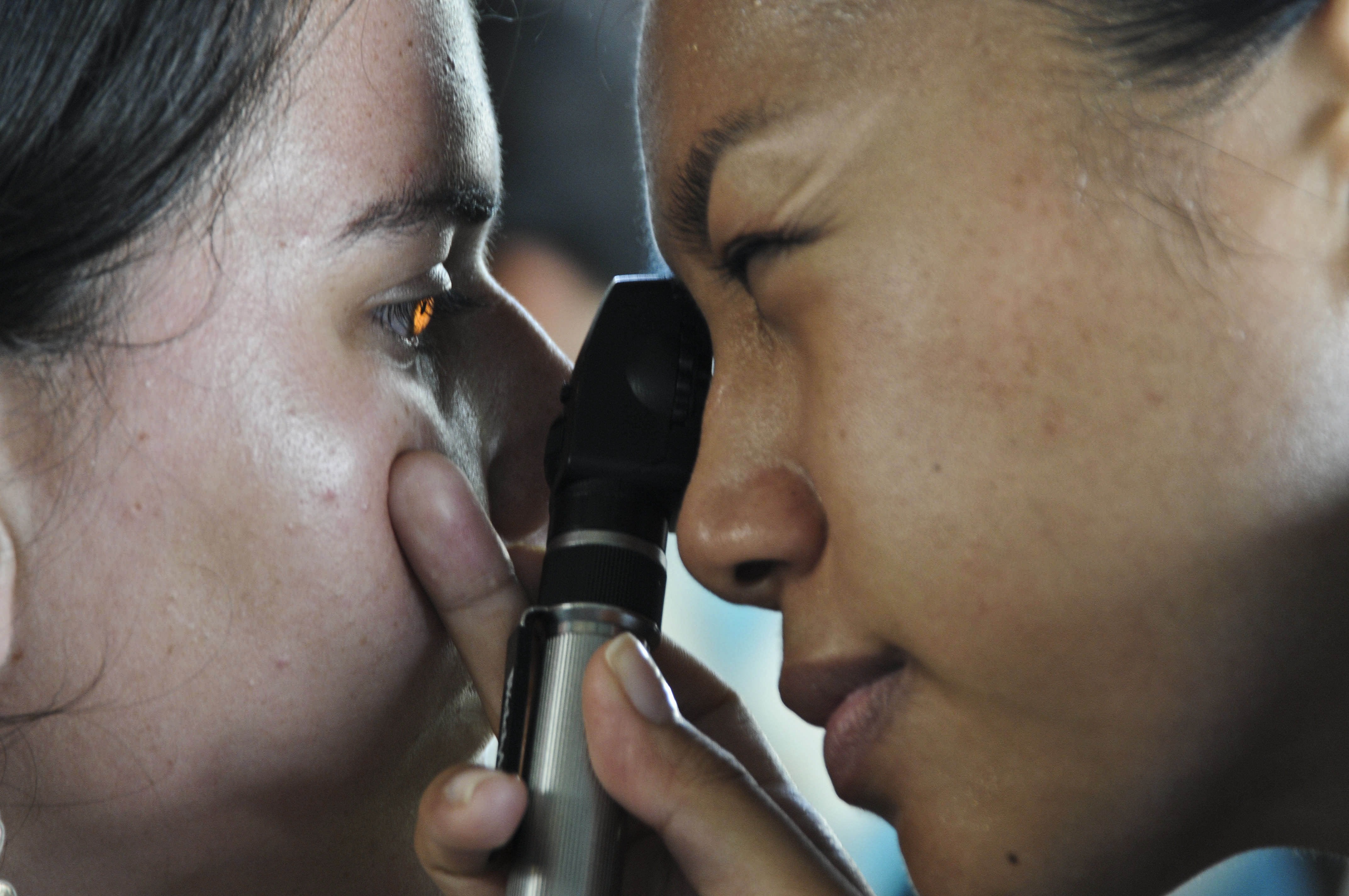 Por primera vez, trasplantan mitocondrias sanas en los ojos de una mujer ciega