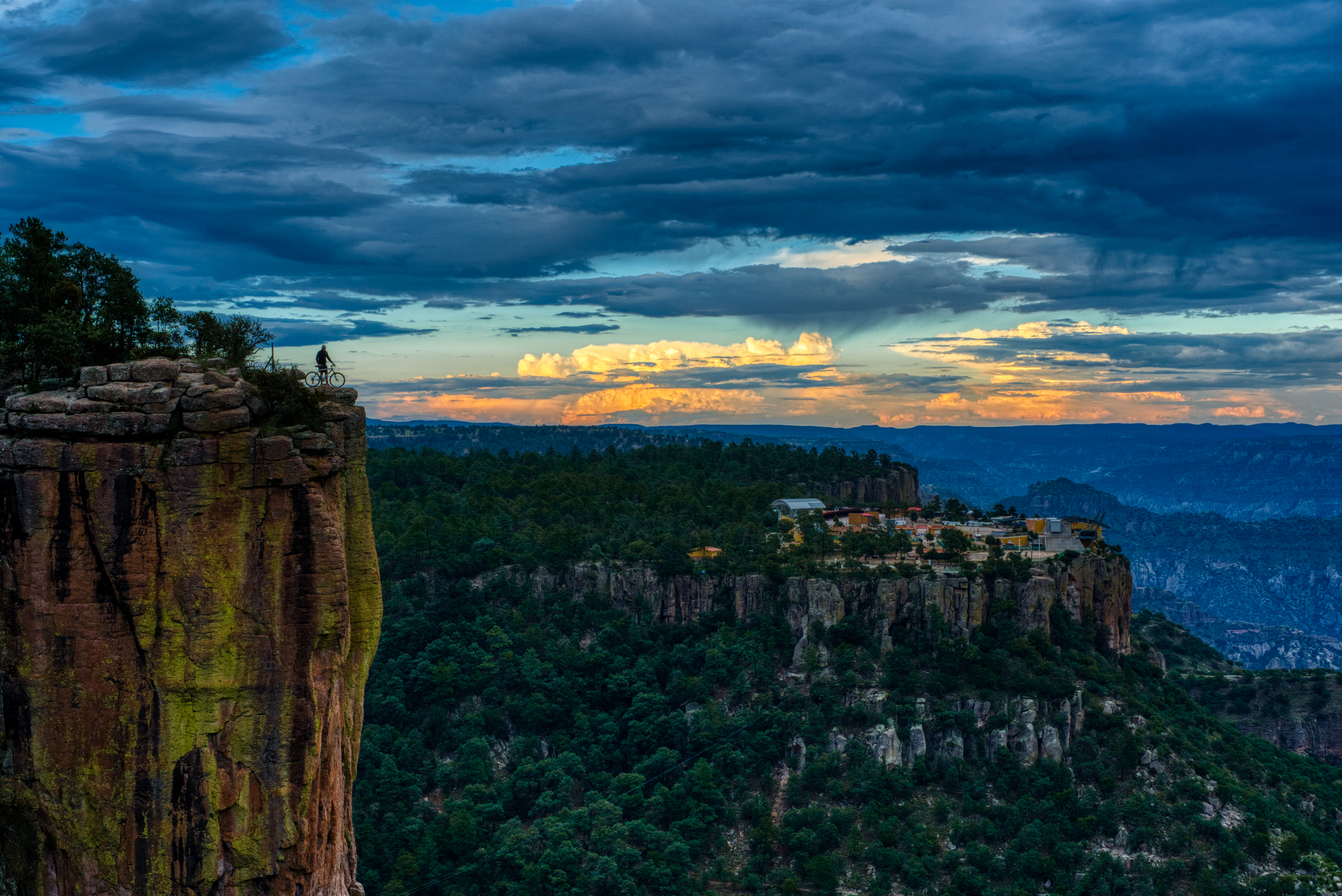 Las Barrancas del Cobre es uno de los destinos turísticos más populares en el norte de México y el Chepe Express es su complemento perfecto.