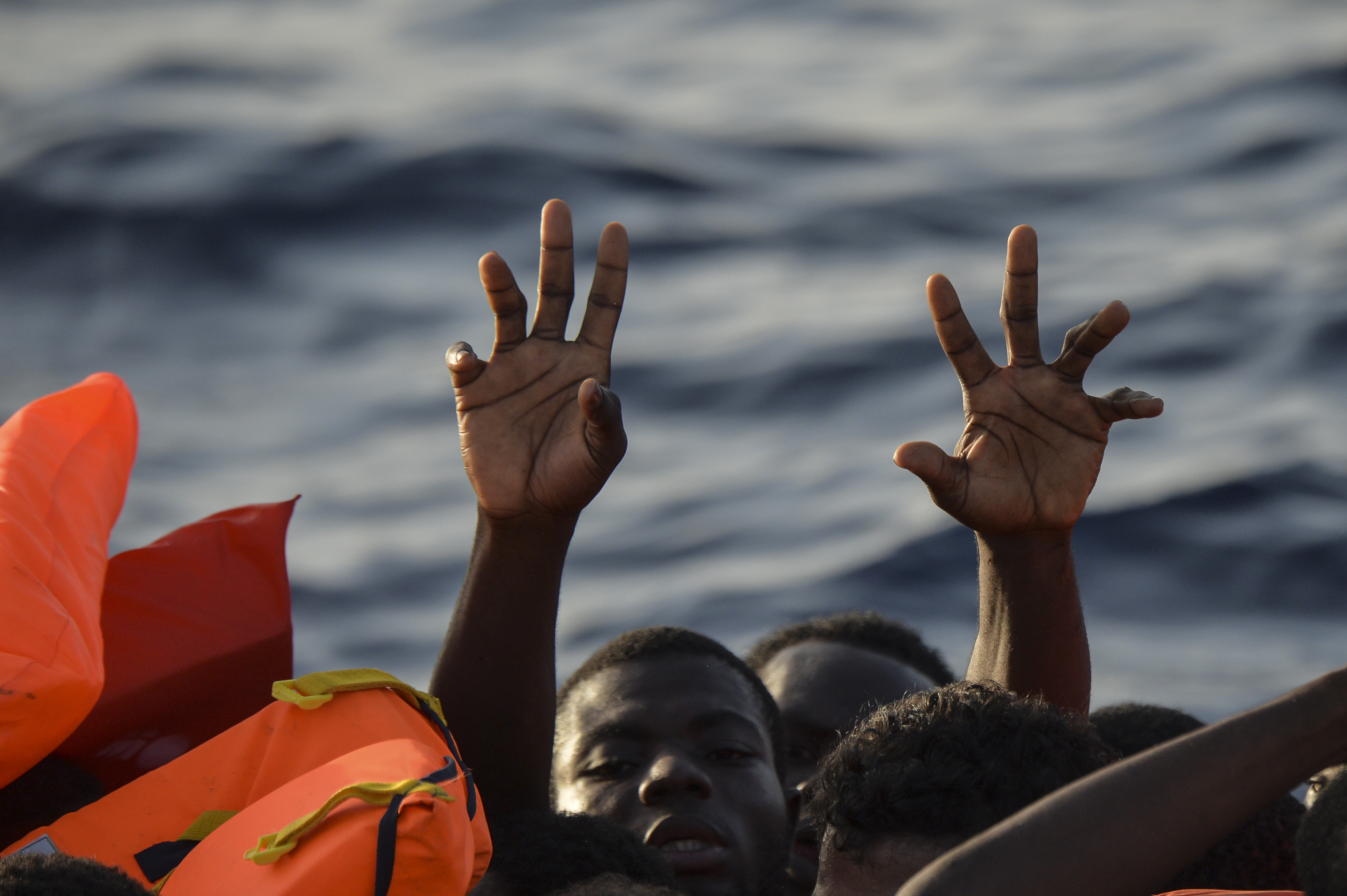 Guardia costera griega rescata del mar a 177 refugiados en 24 horas