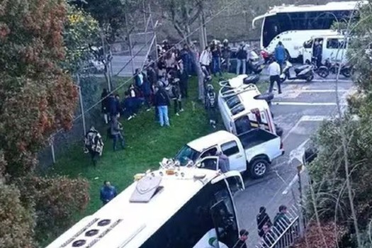 13 menores lesionados tras accidente entre camioneta oficial  y ruta escolar en Bogotá