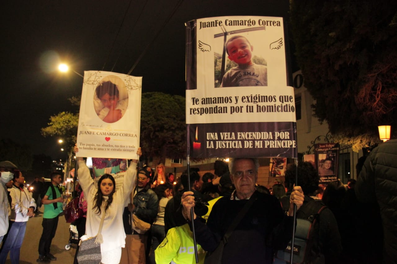 Con velatón, familia de Juan Felipe Camargo Correa, exigió justicia por su muerte.