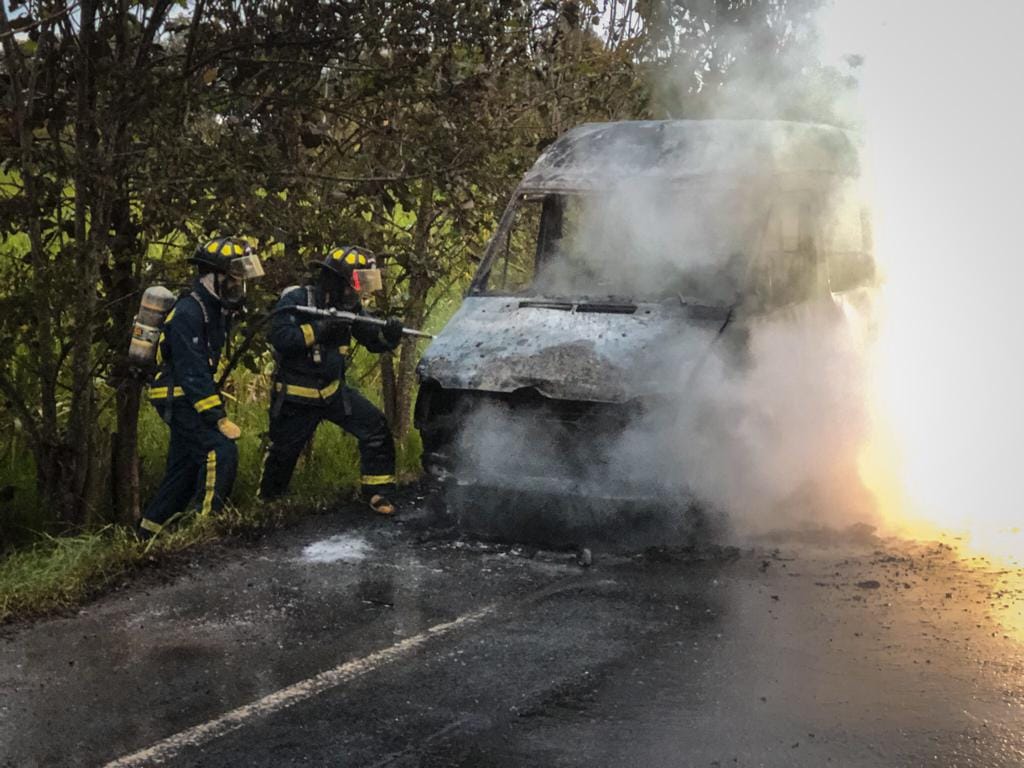 Disidencias habrían incinerado bus en vía de Obando, en Valle del Cauca