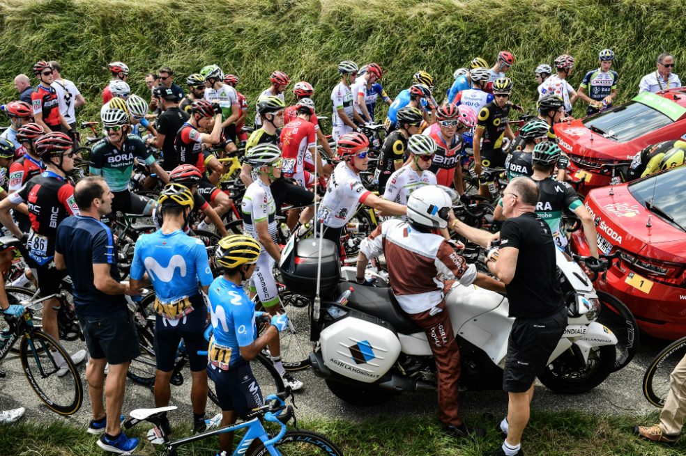 La etapa del Tour estuvo interrumpida unos minutos por gases lacrimógenos