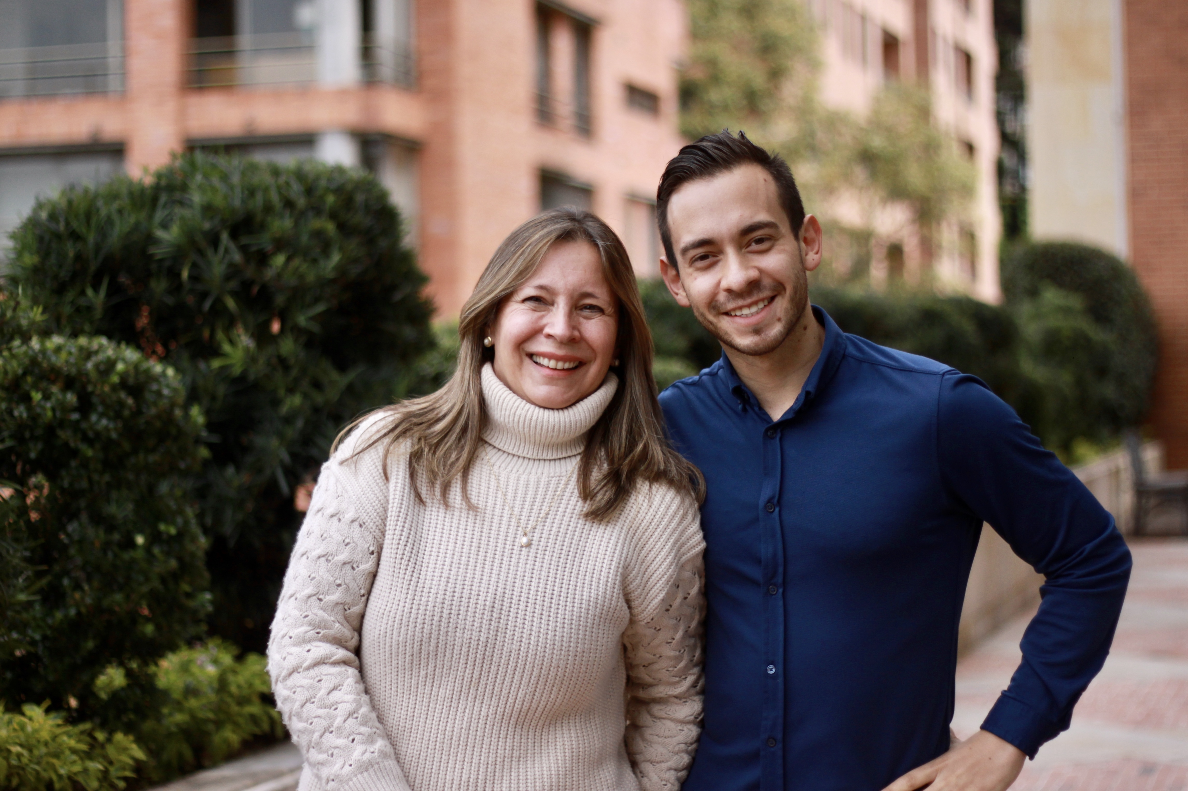 Madre e hijo están optimizando procesos de capital humano con tecnología