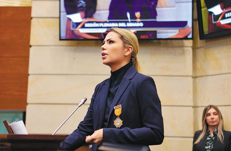 Angelly Moncayo recibió premio del Estado por su lucha contra el síndrome de Asia