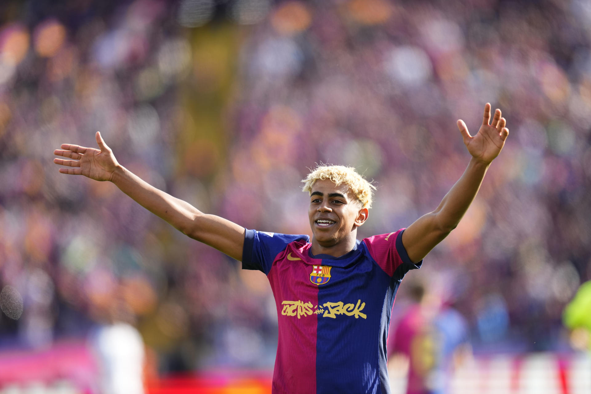 Lamine Yamal renovó con el Barcelona: este sería su multimillonario contrato