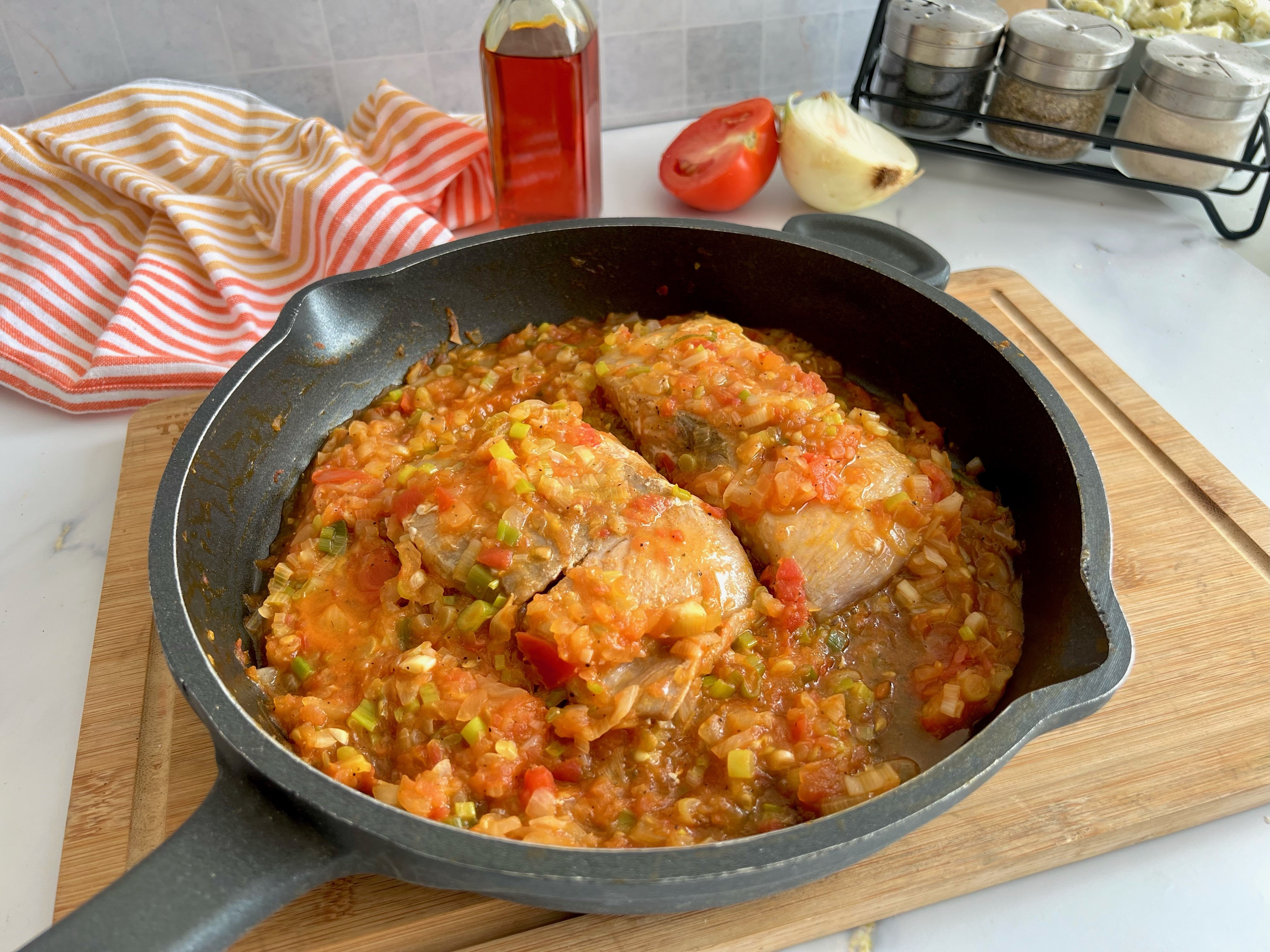 Domingo para preparar róbalo en salsa criolla