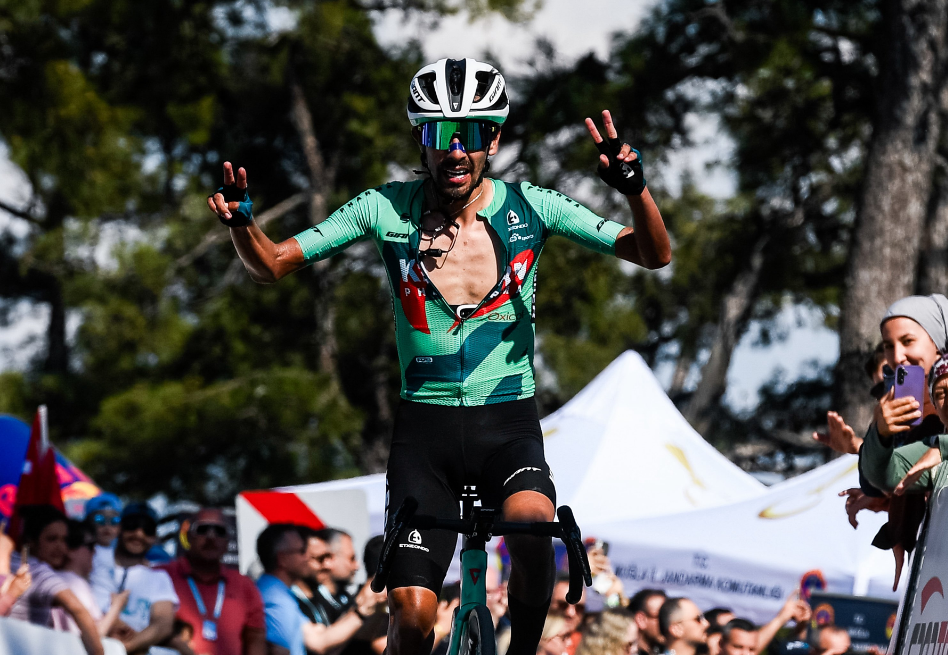 Iván Ramiro Sosa se mantiene segundo en la general del Tour de Turquía y sueña con el título