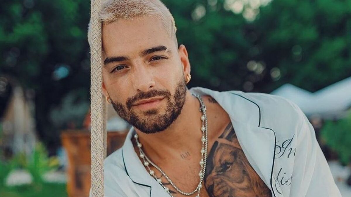 Video: A Maluma le lanzaron una muleta durante un concierto y así reaccionó