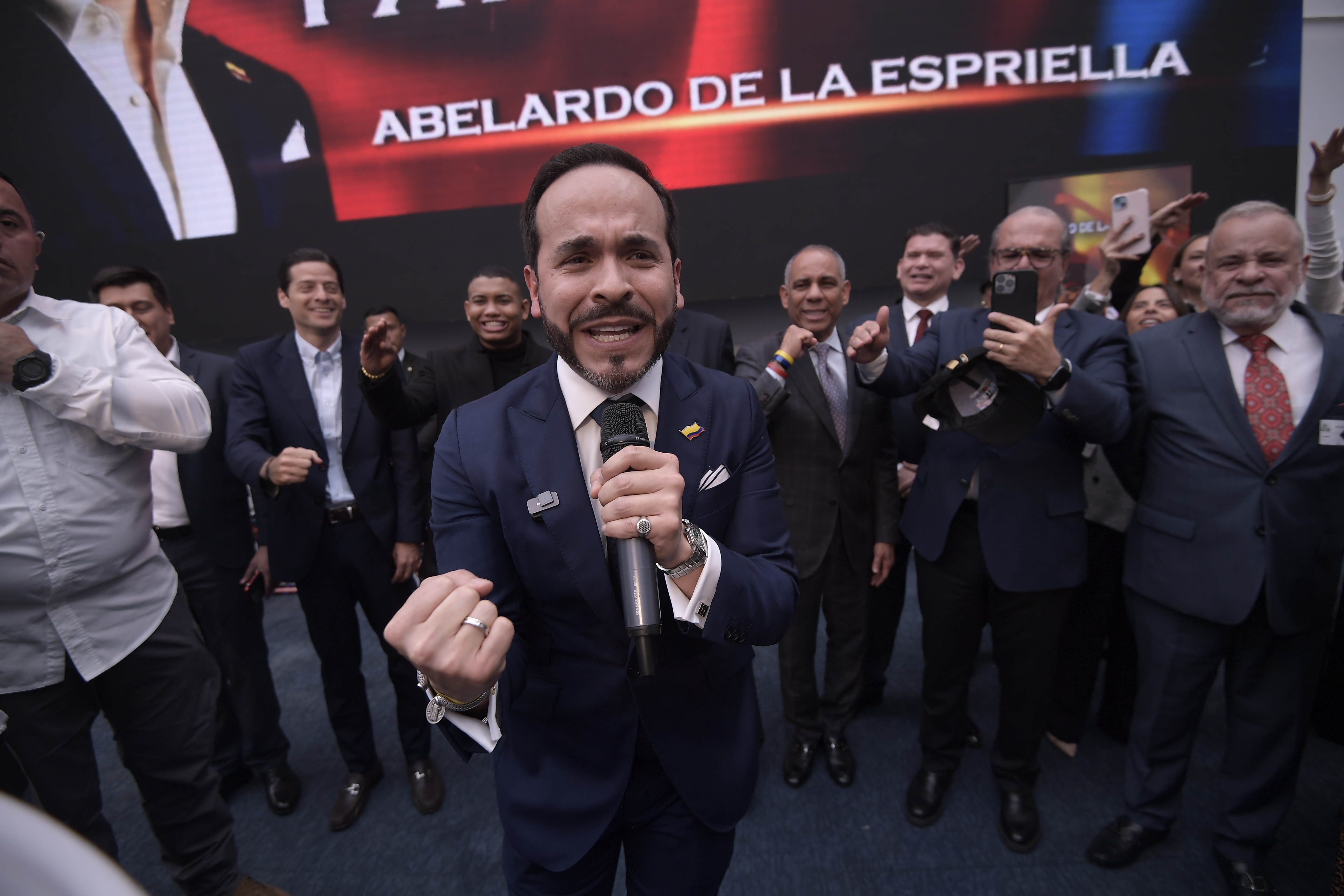 Jueza ordena a Abelardo de la Espriella retractarse por comentarios sexuales a periodista