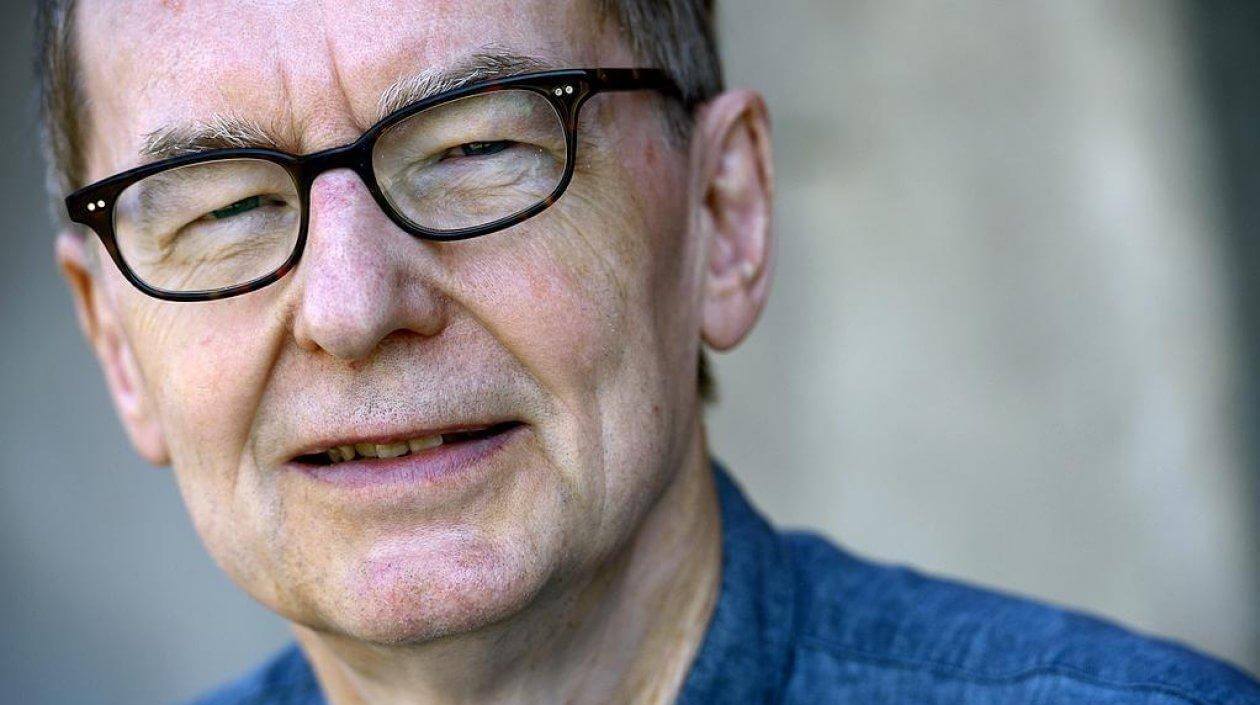 Anders Olsson, secretario provicional de la Academia Sueca, quien anunció que este año dicha institución entregará dos premios Nobel de literatura.