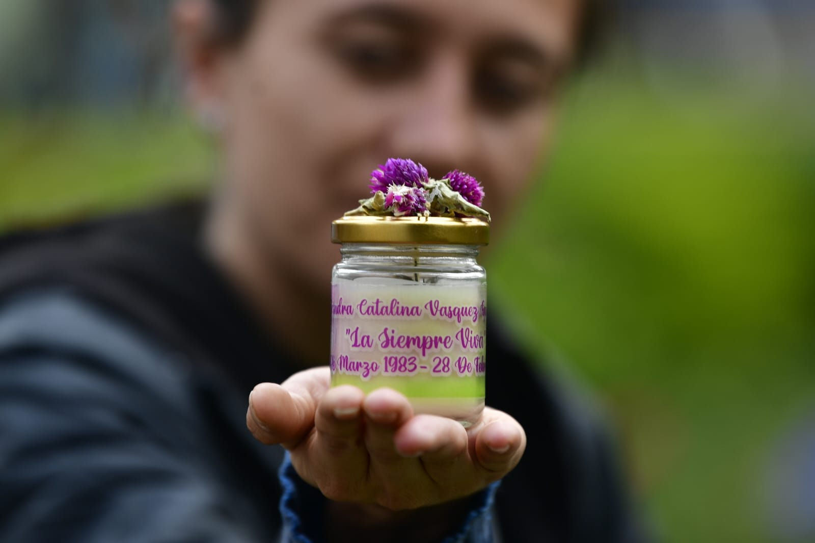 En el Jardín de la Siempreviva, en la carrera 1 con calle 19ª se realizó un homenaje a Sandra Catalina Vásquez, la niña de nueve años, que fue asesinada en una estación de Policía de Bogotá.