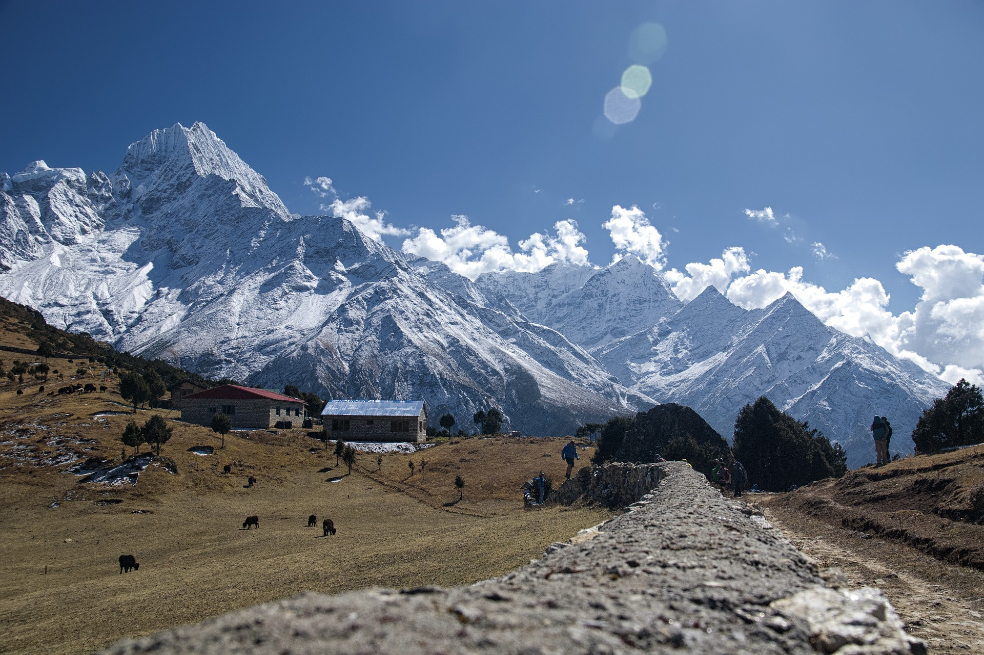 Nepal reabre el Everest pese a la incertidumbre sanitaria