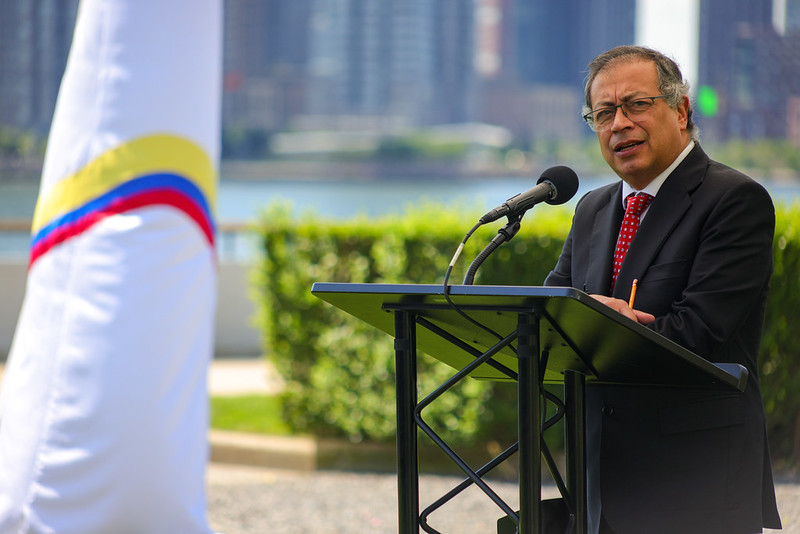 “Desespero por saltarse las normas”: critican a Petro por hablar de nuevo ‘fast track’