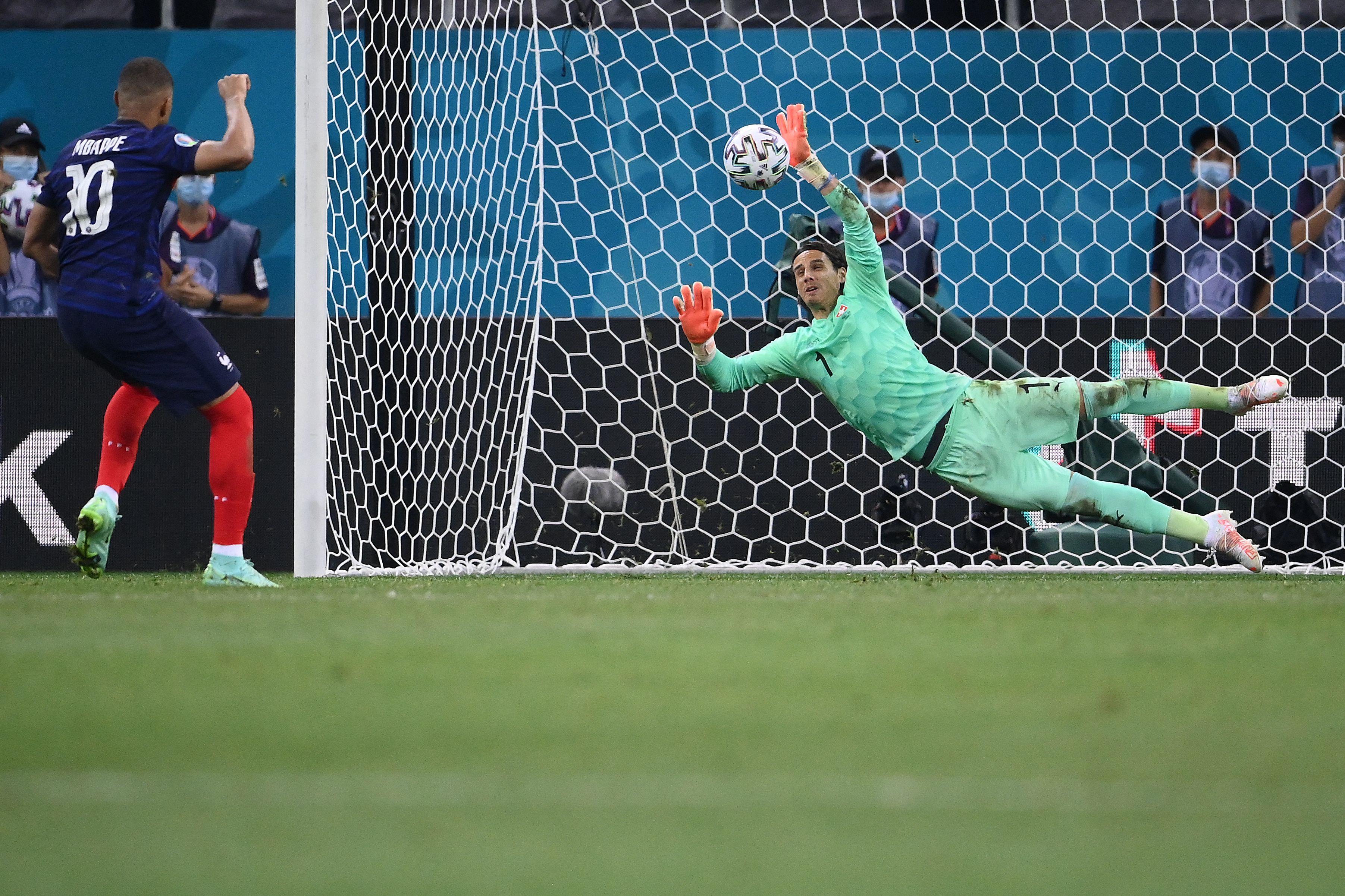 Galería: Grandes estrellas del fútbol que han desperdiciado penaltis definitivos