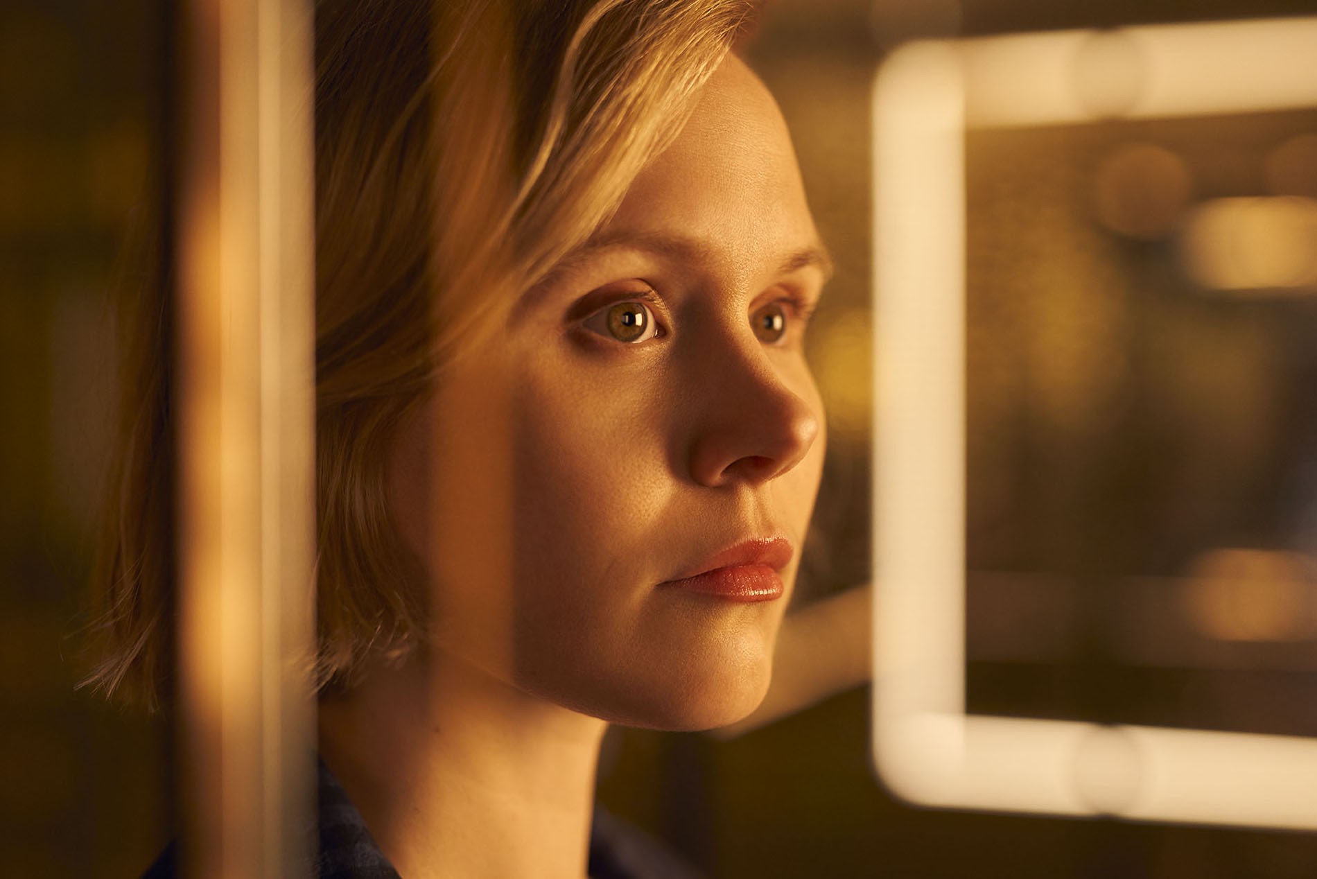 Imagen de la actriz Alison Pill, quien encarna a Katie en la serie "Devs".