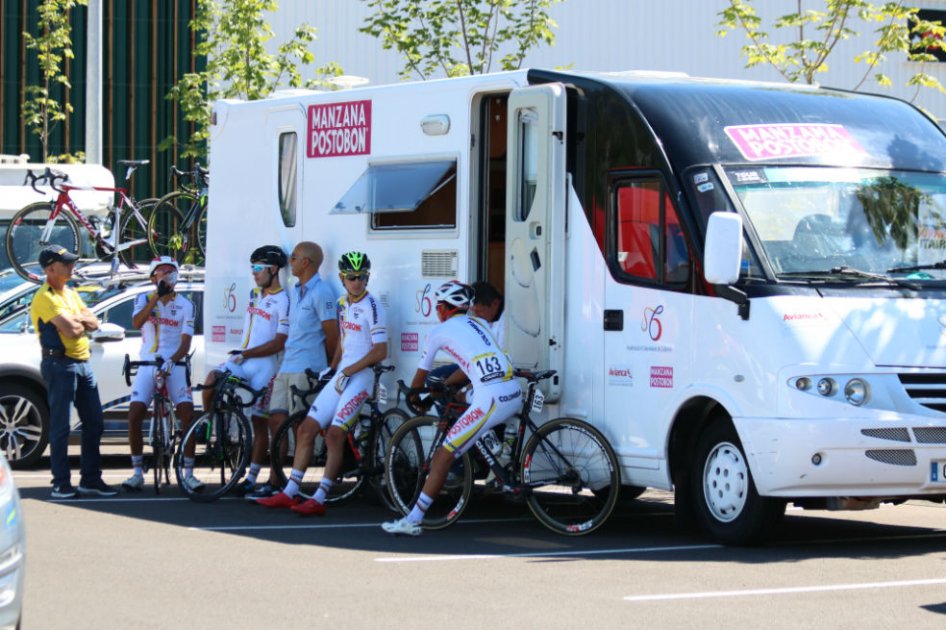 La Selección Colombia de Ciclismo tras una etapa del Tour de L'Avenir. Foto: Eder Garces. 
