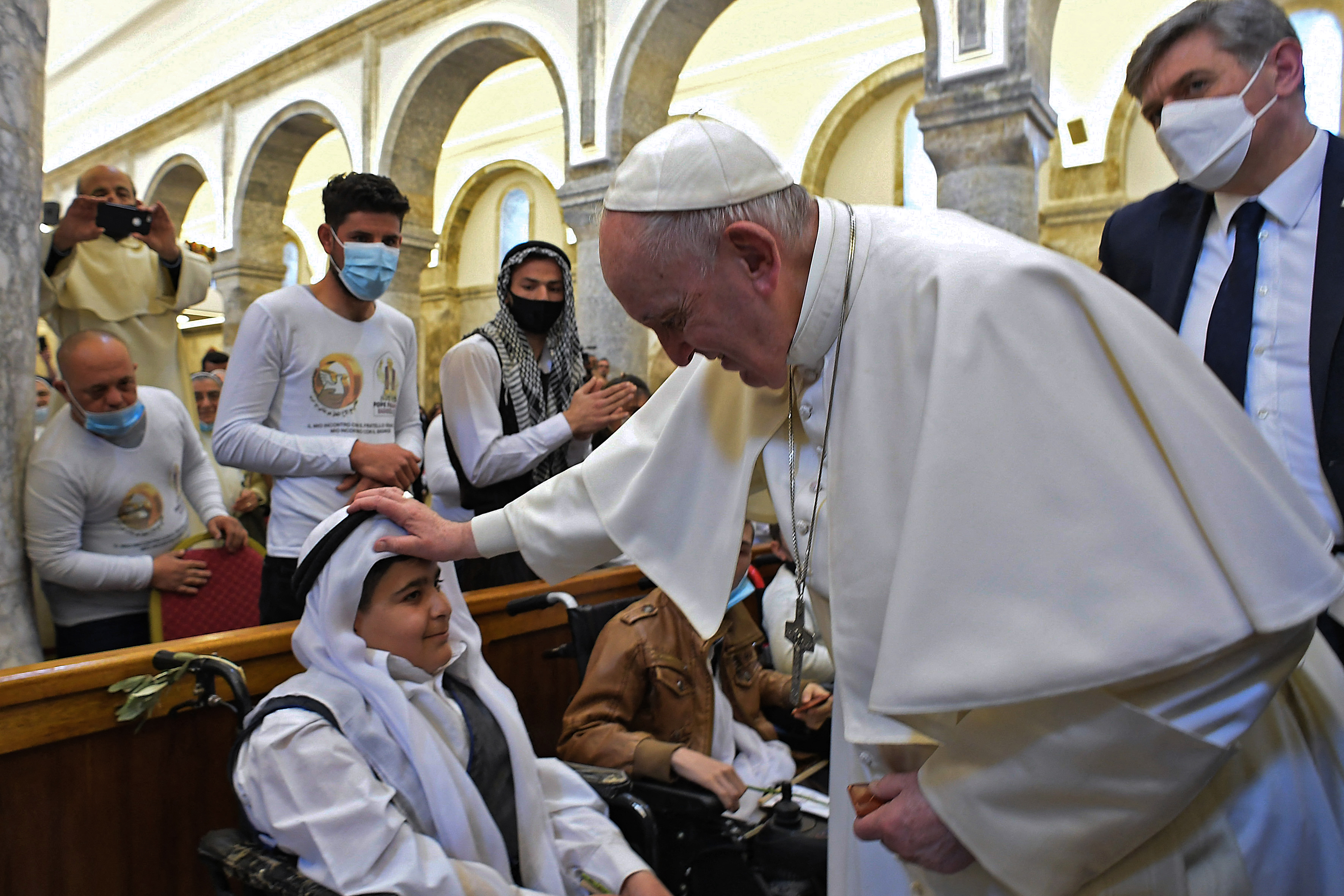 "Nuestro encuentro demuestra que el terrorismo y la muerte nunca tienen la última palabra. La última palabra pertenece a Dios y a su Hijo, vencedor del pecado y de la muerte", dijo a los fieles. "Ahora es el momento de reconstruir y volver a empezar, encomendándose a la gracia de Dios, que guía el destino de cada hombre y de todos los pueblos. ¡No estáis solos! Toda la Iglesia está con vosotros, por medio de la oración y la caridad concreta", les animó.