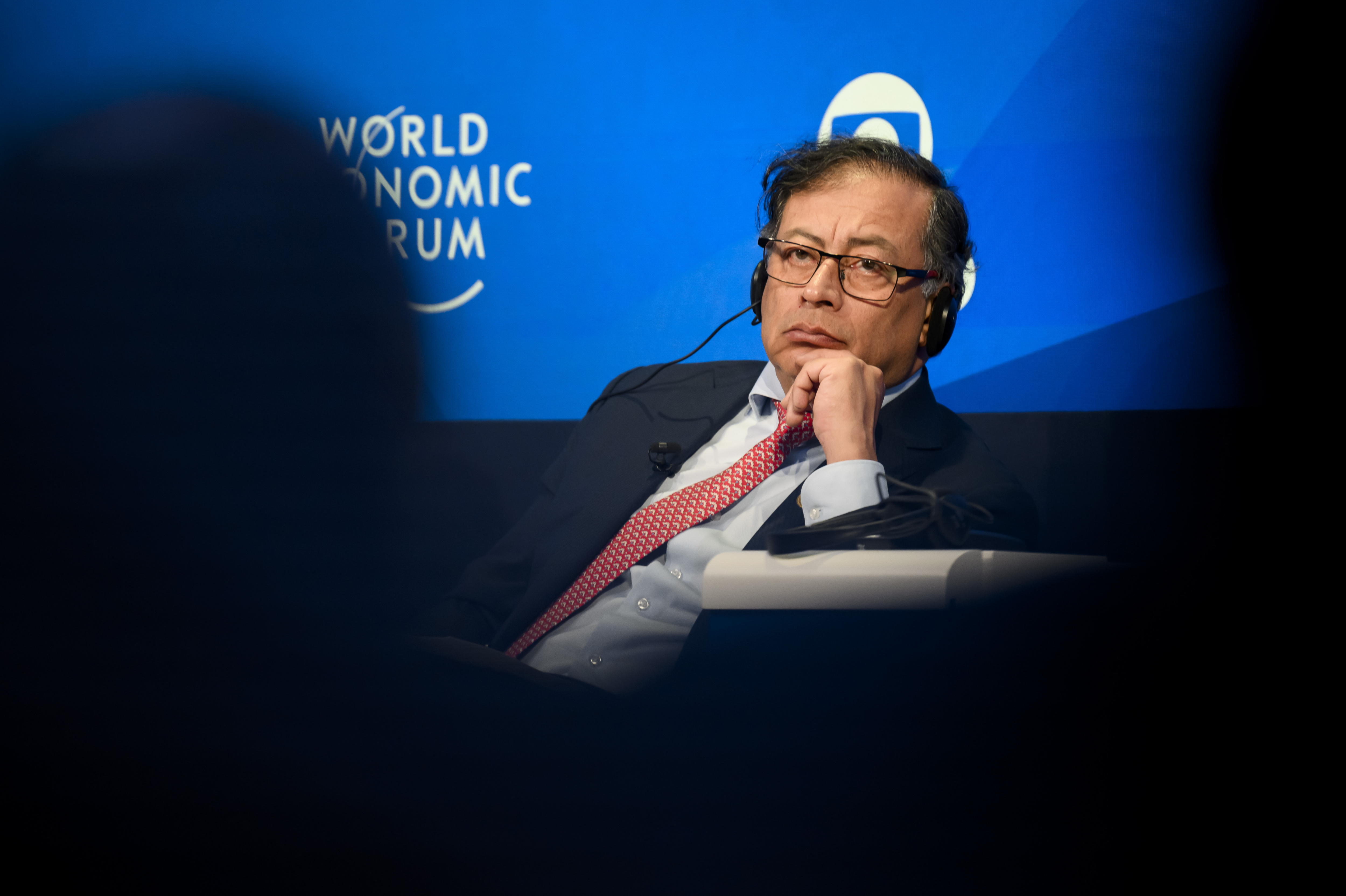 ‘Necesitamos $US 2.500 millones por año para revitalizar la selva’: Petro en Davos