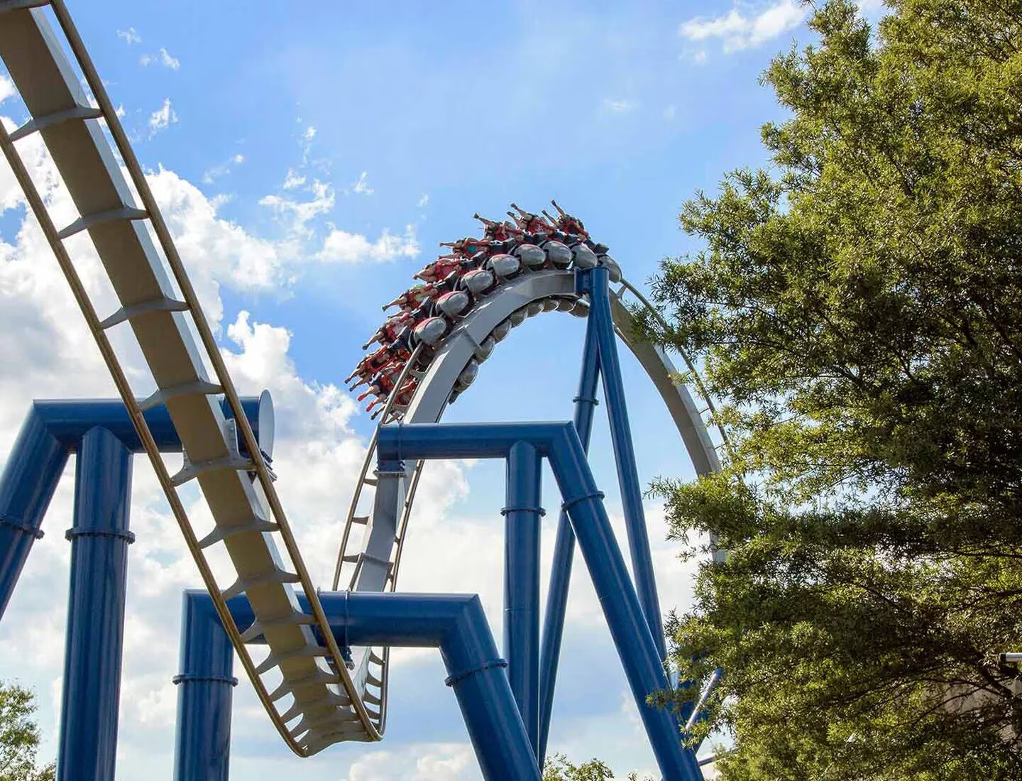 Pasajeros quedaron suspendidos tras falla mecánica en montaña rusa de Wisconsin