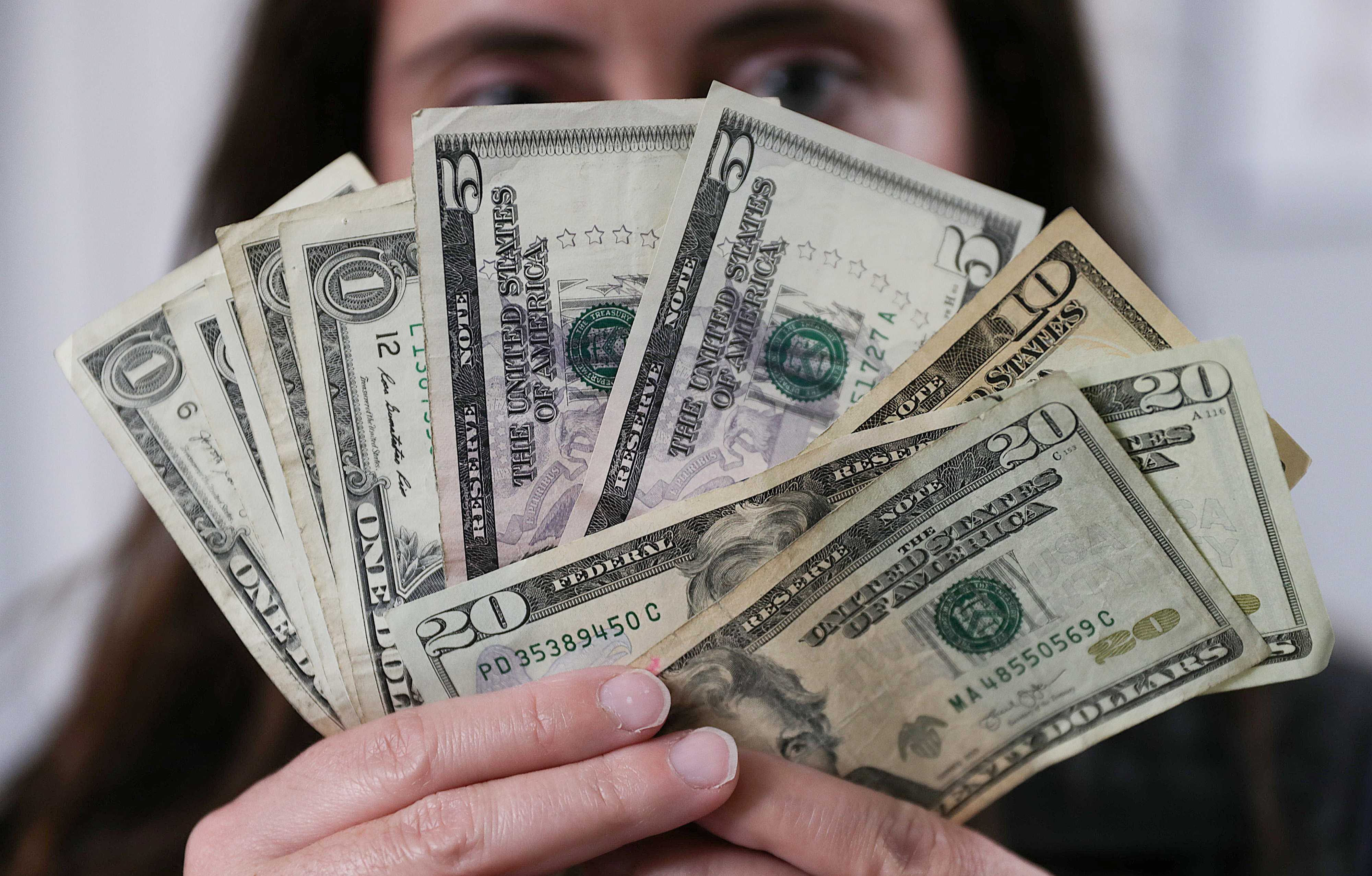 Migración de colombianos impulsa las remesas hacia récord de US$11.900 millones