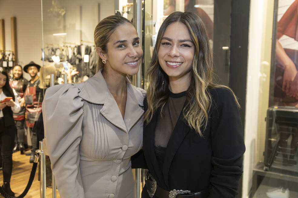 BRUNA SE TOMA POR TERCERA VEZ BOGOTÁ Bruna es una marca de lencería de lujo creada en Colombia desde el 2017 por Carolina Gómez su fundadora y directora creativa con el propósito de empoderar a las mujeres en su día a día a través de la sensualidad y sutileza en sus diseños, que cuidan de cada detalle, basados en tres pilares fundamentales: el lujo; la elegancia y la simplicidad.