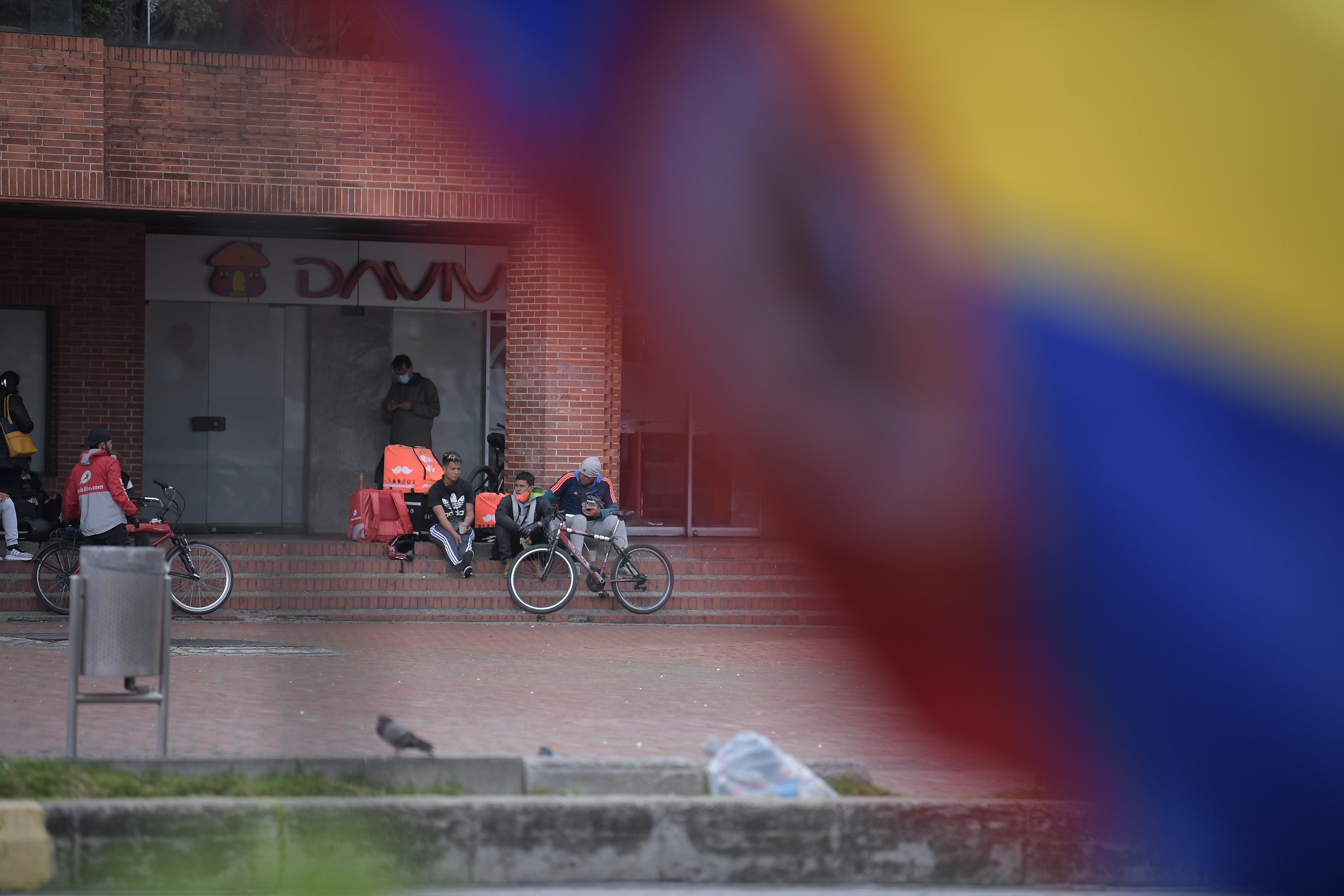 Monopolios y precariedad laboral: los servicios de domicilios en Latinoamérica
