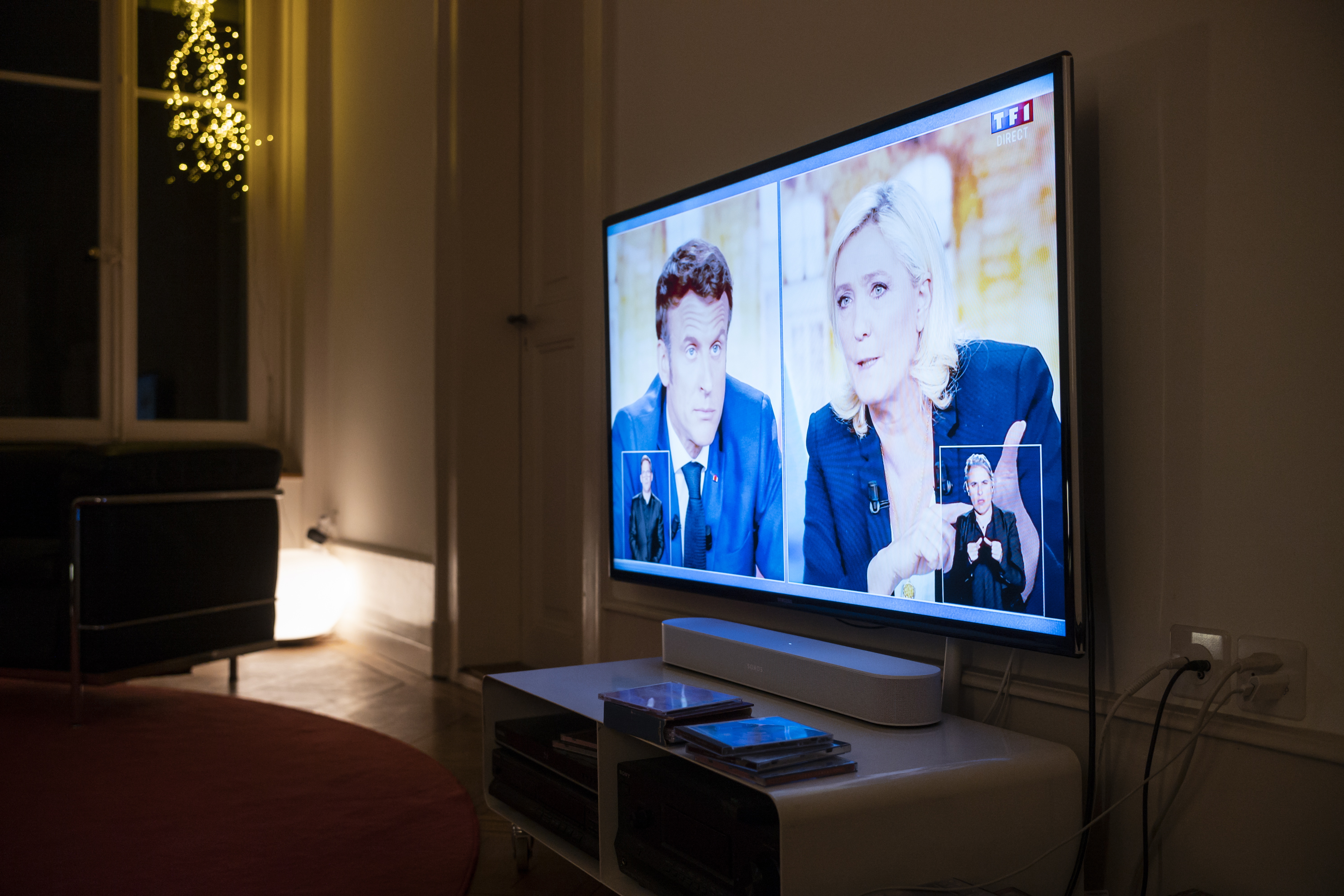 En el debate antes de las elecciones, Macron acusó a Le Pen de “depender” de Rusia