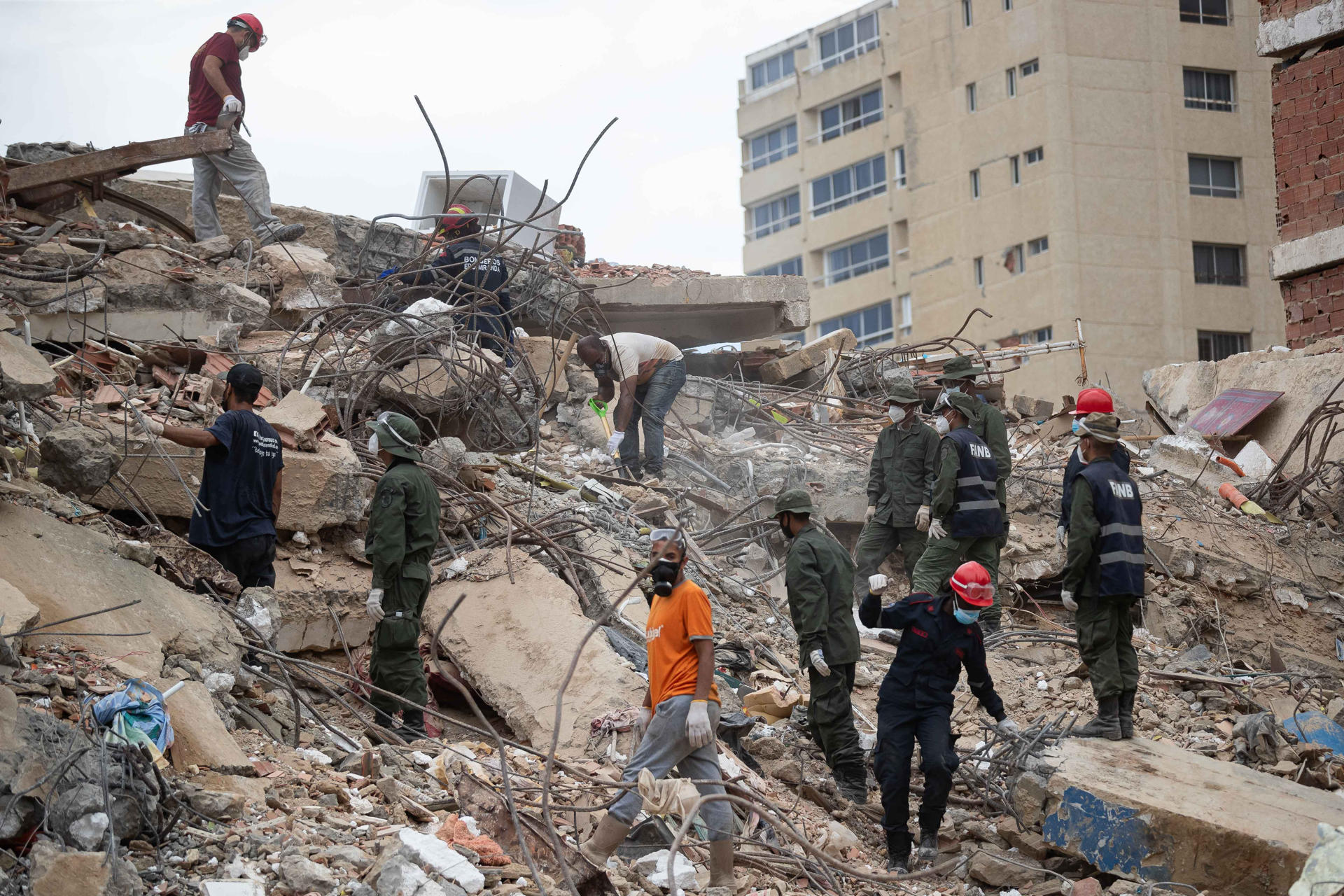 EE. UU. envía a Venezuela 20 máquinas para remover escombros tras los terremotos