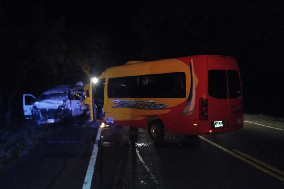 Dos muertos y 15 heridos tras accidente de tránsito en Huila