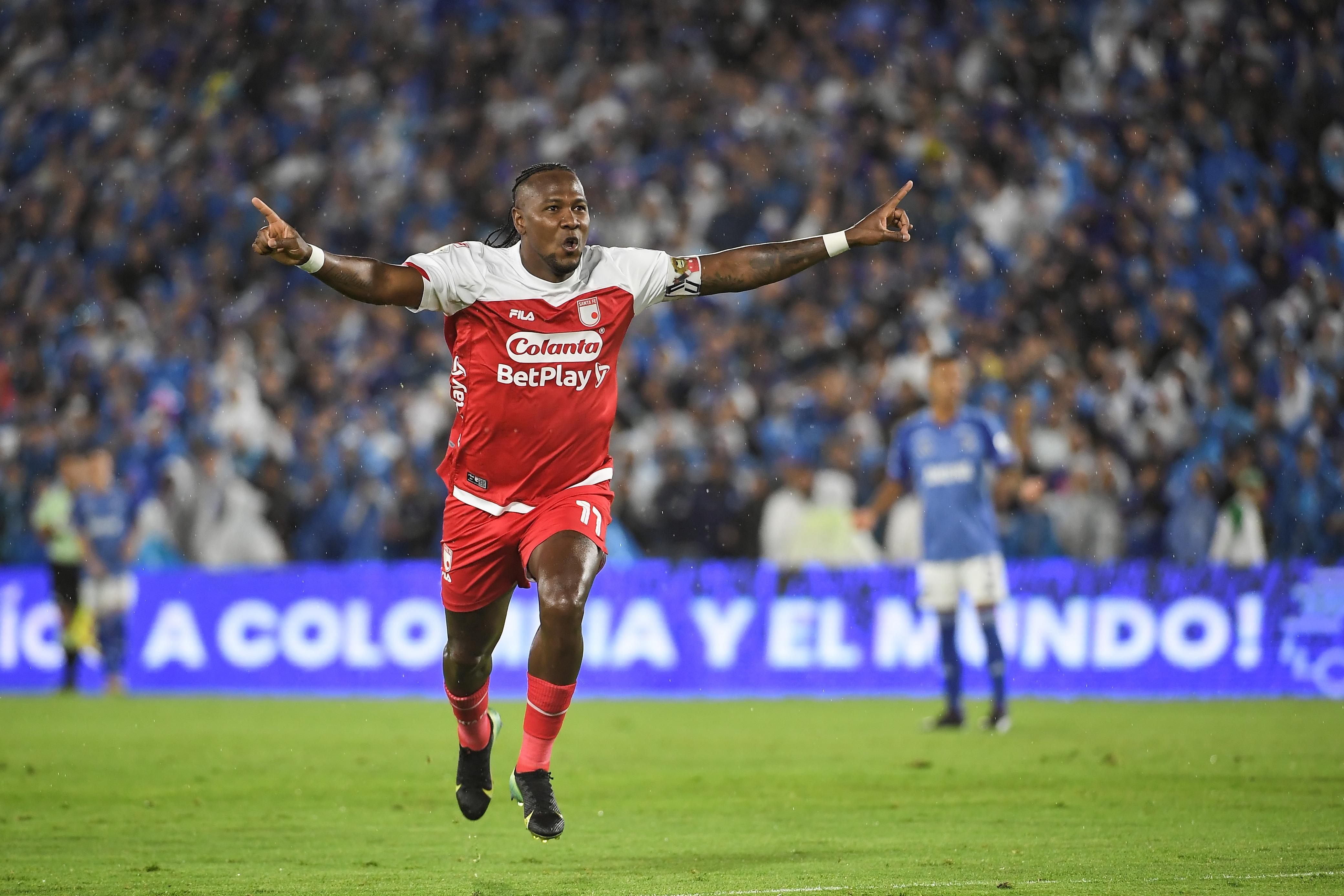 Hugo Rodallega abrió el marcador y asistió en el segundo gol de Santa Fe.